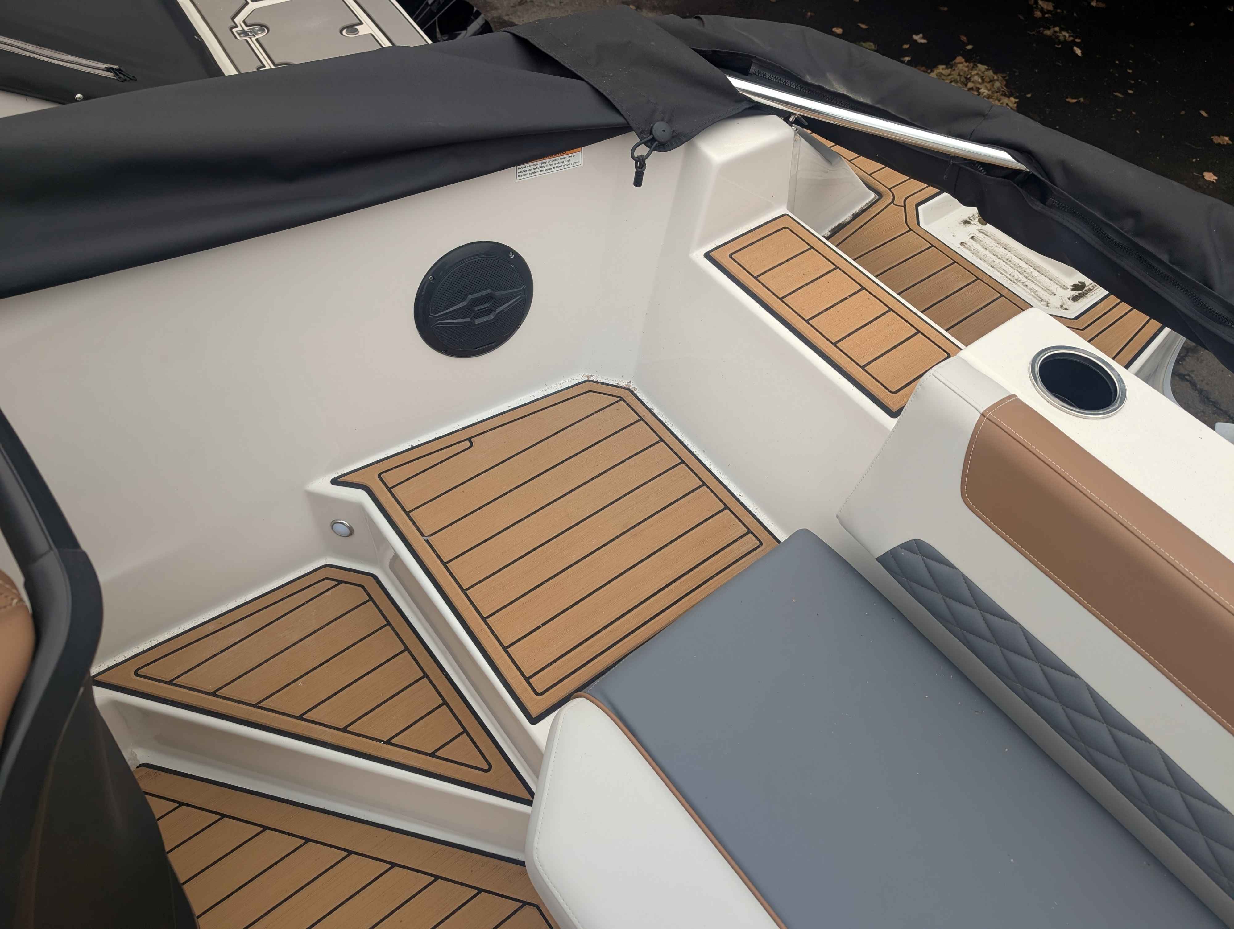 boat-carouselImage-image