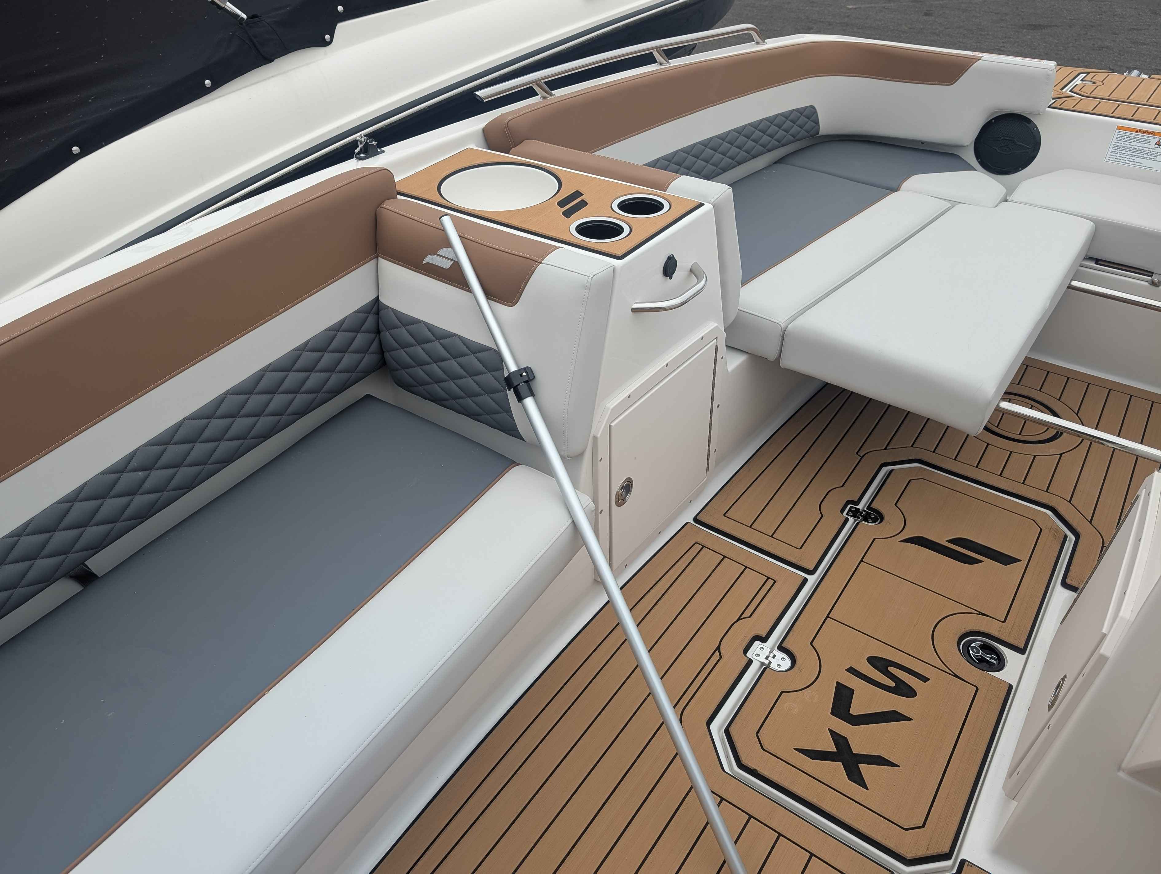 boat-carouselImage-image