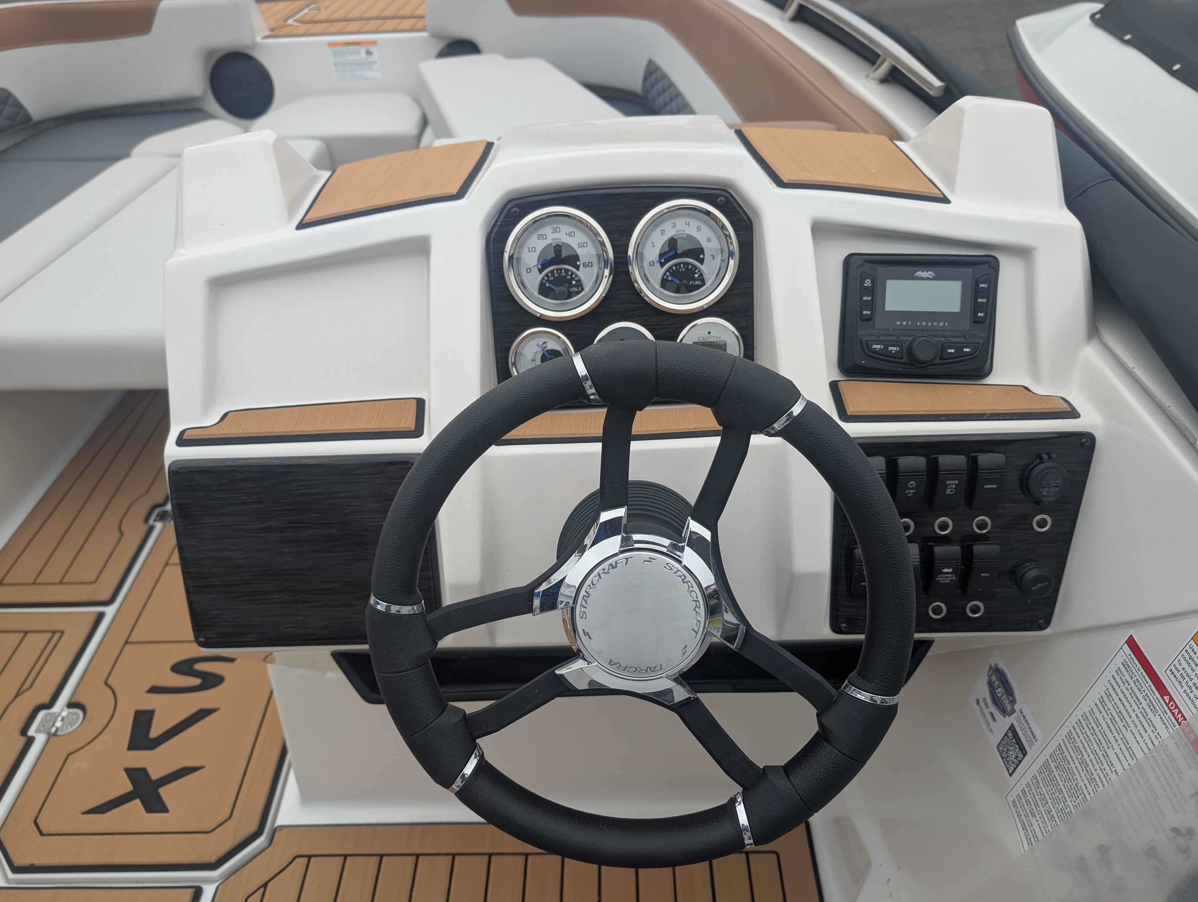 boat-carouselImage-image