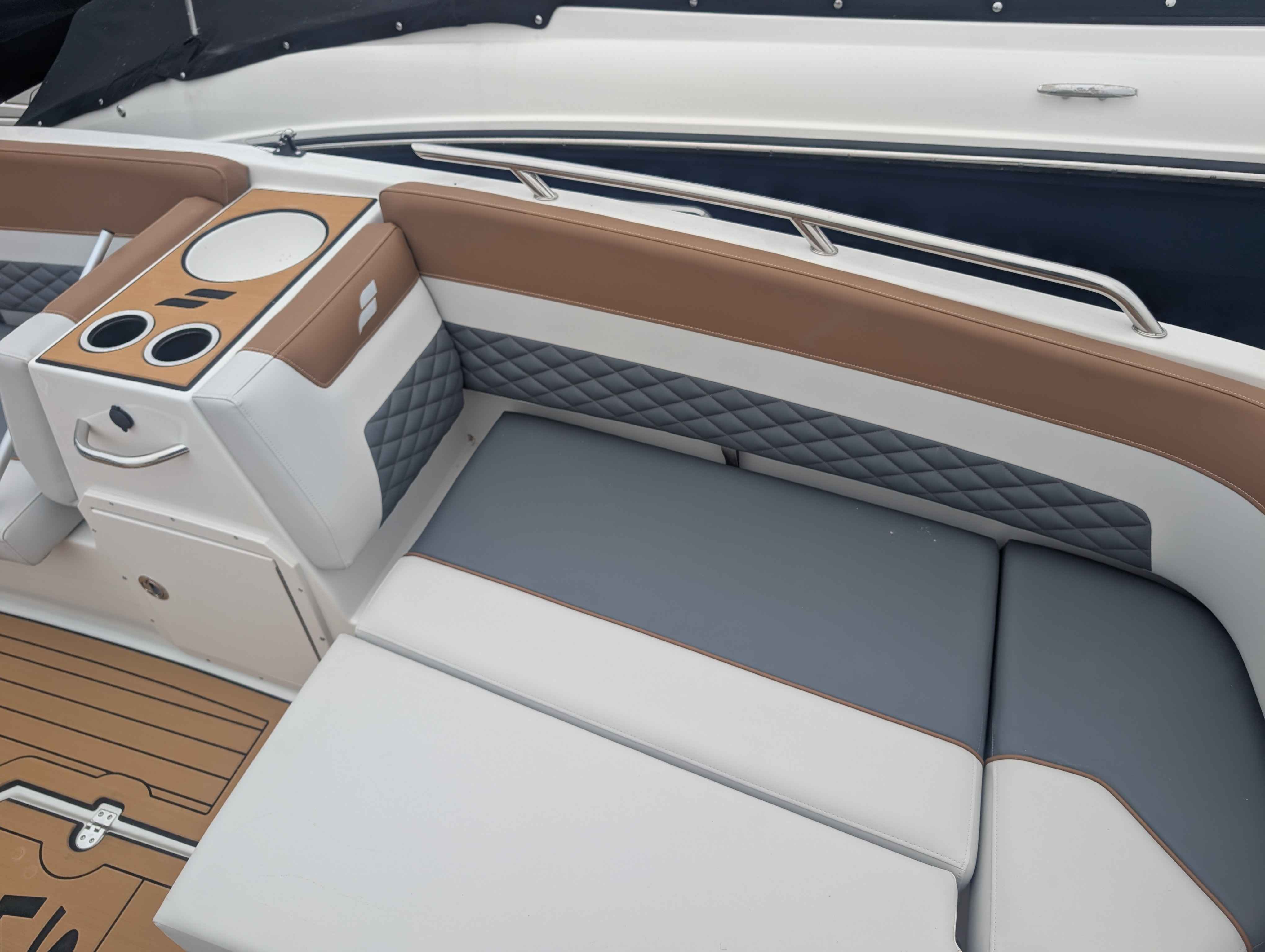 boat-carouselImage-image