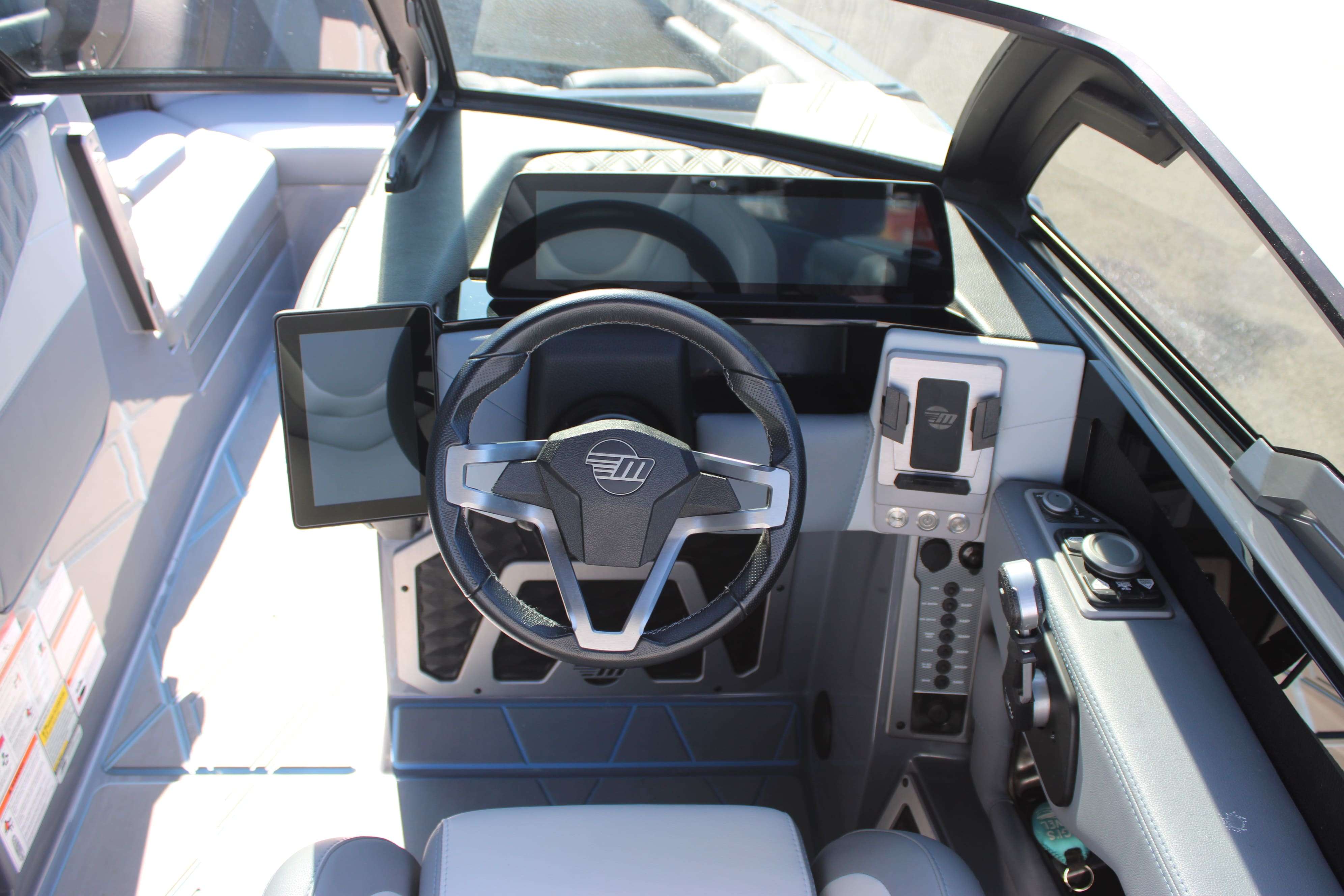 2025 Malibu Boats M242-18