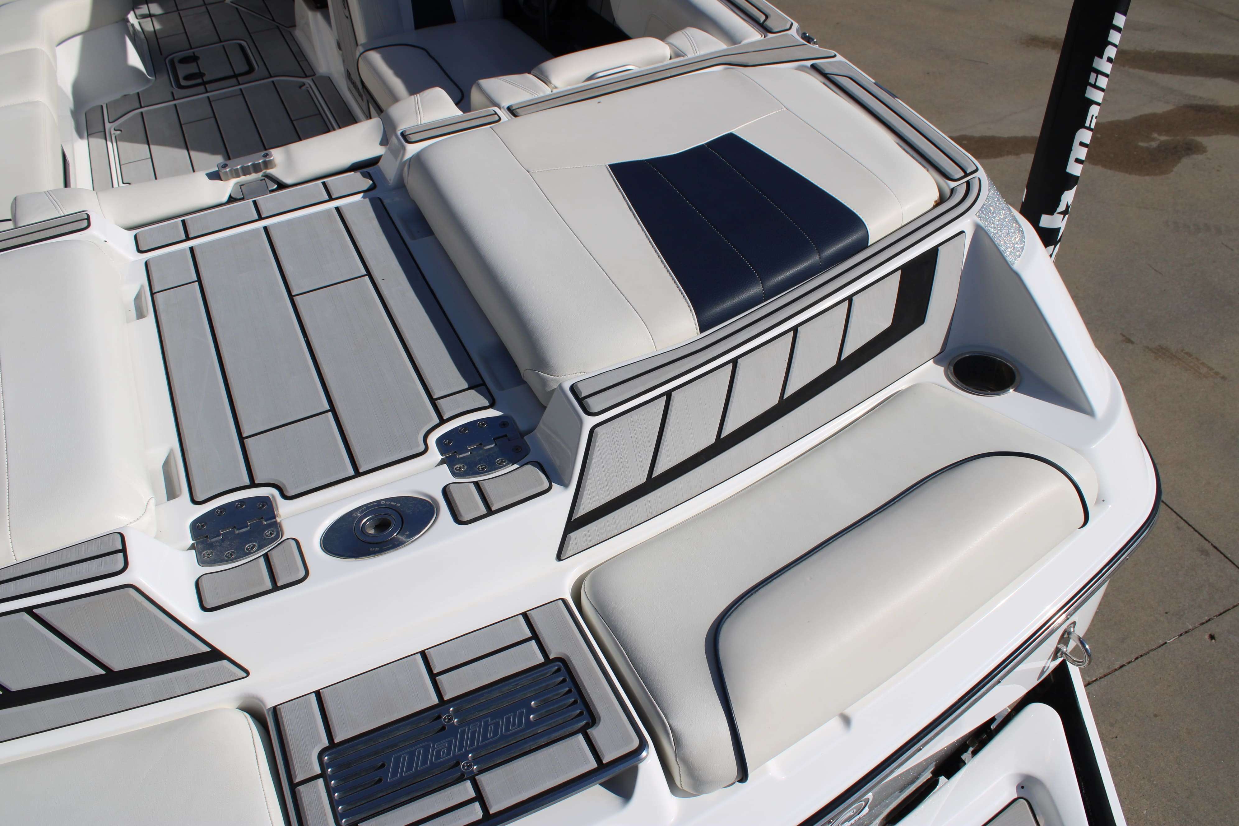 2021 Malibu Boats Wakesetter 24 MXZ-10