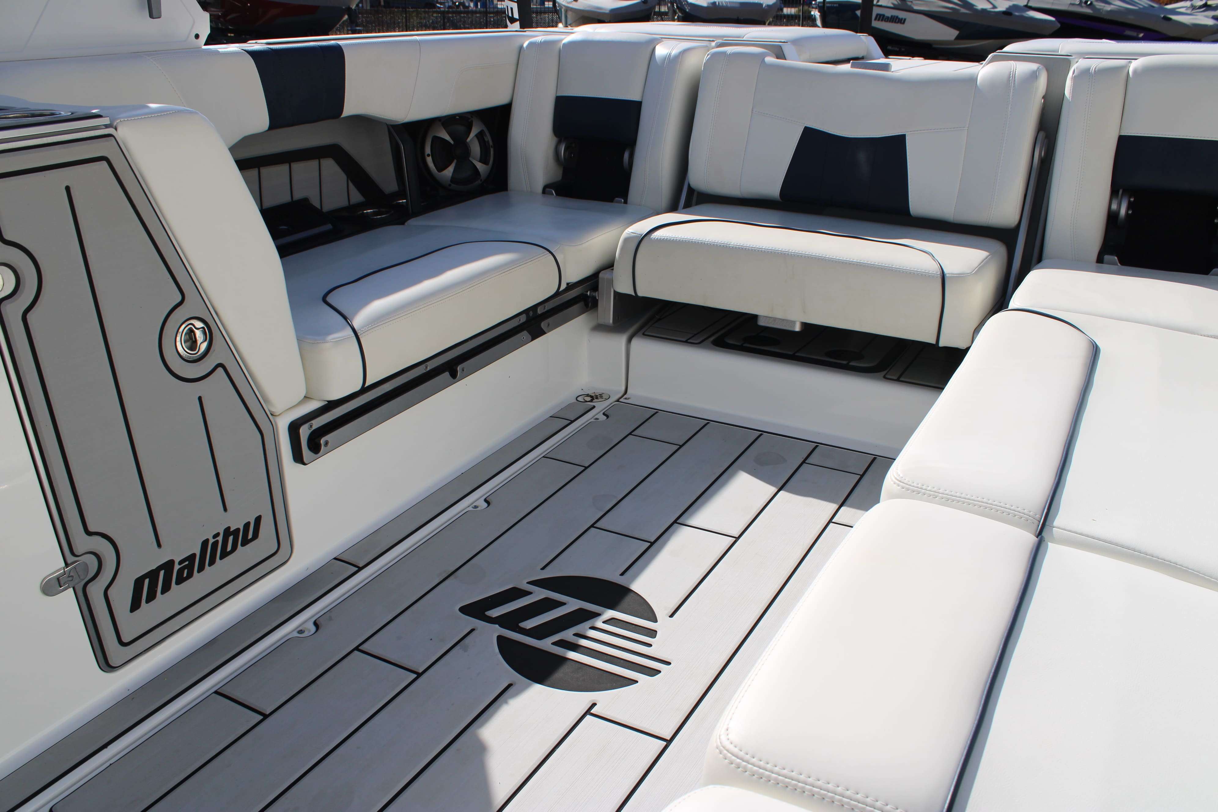 2021 Malibu Boats Wakesetter 24 MXZ-16