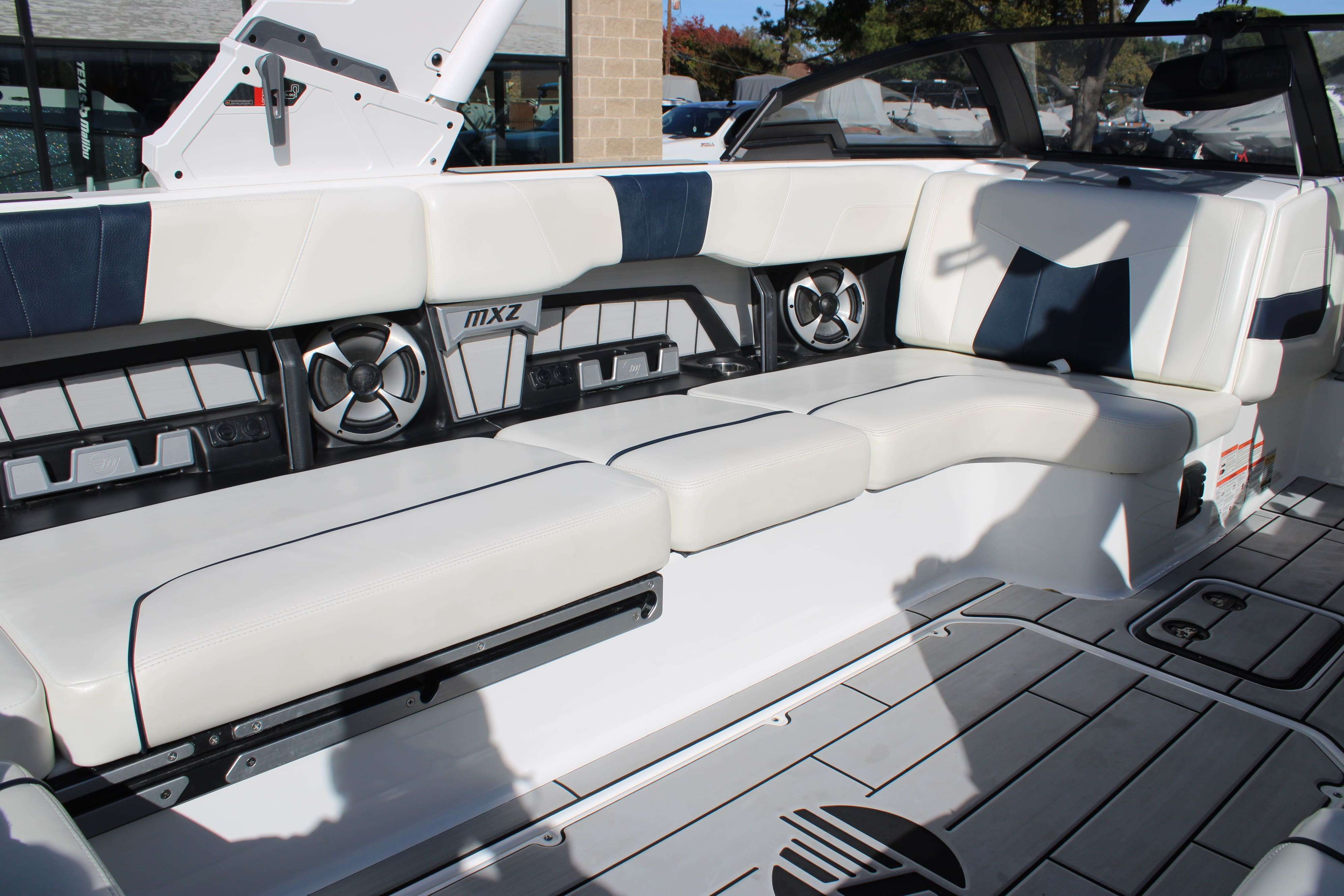 2021 Malibu Boats Wakesetter 24 MXZ-18