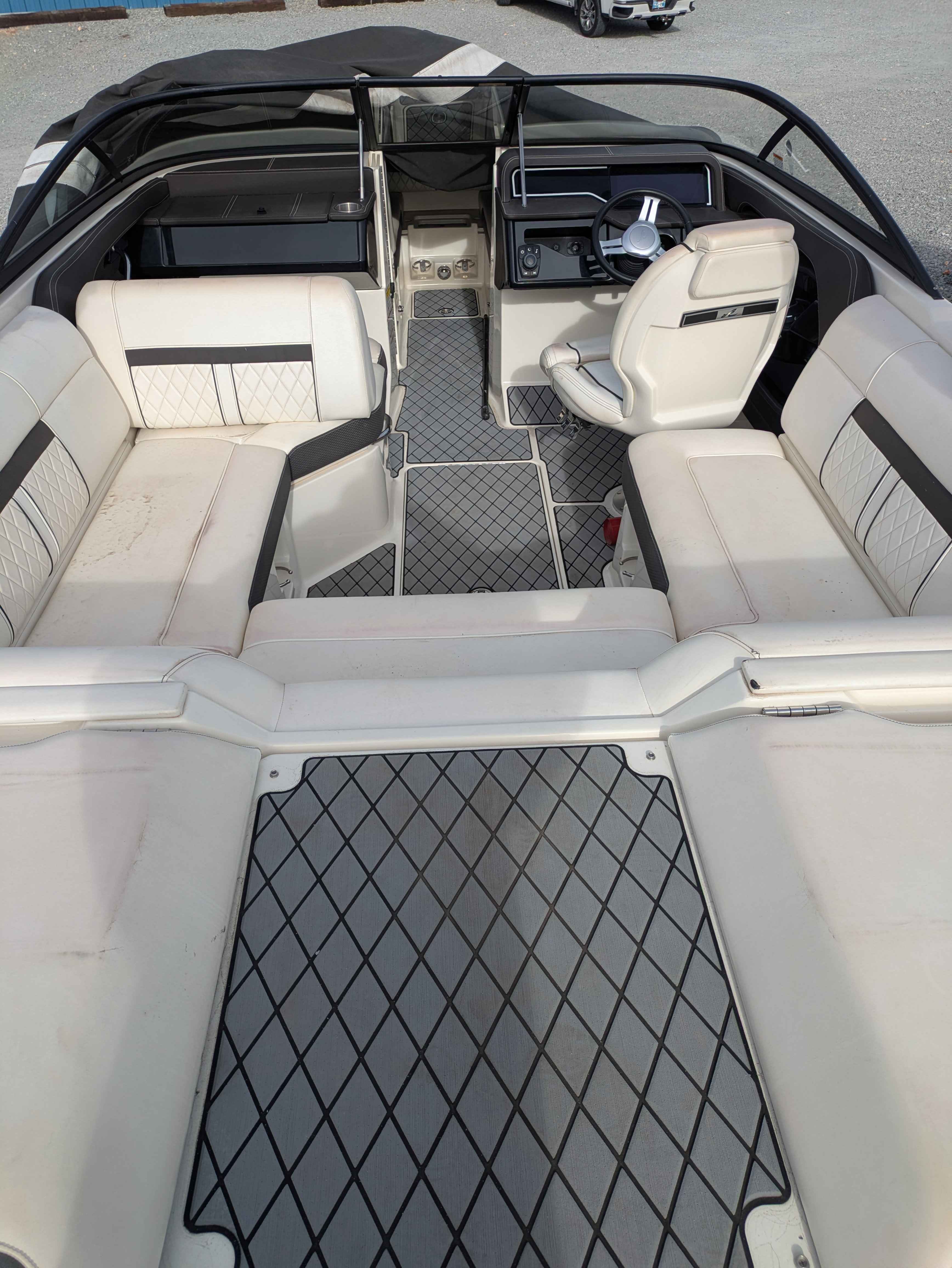 2017 Sea Ray 230 SLX-W-9