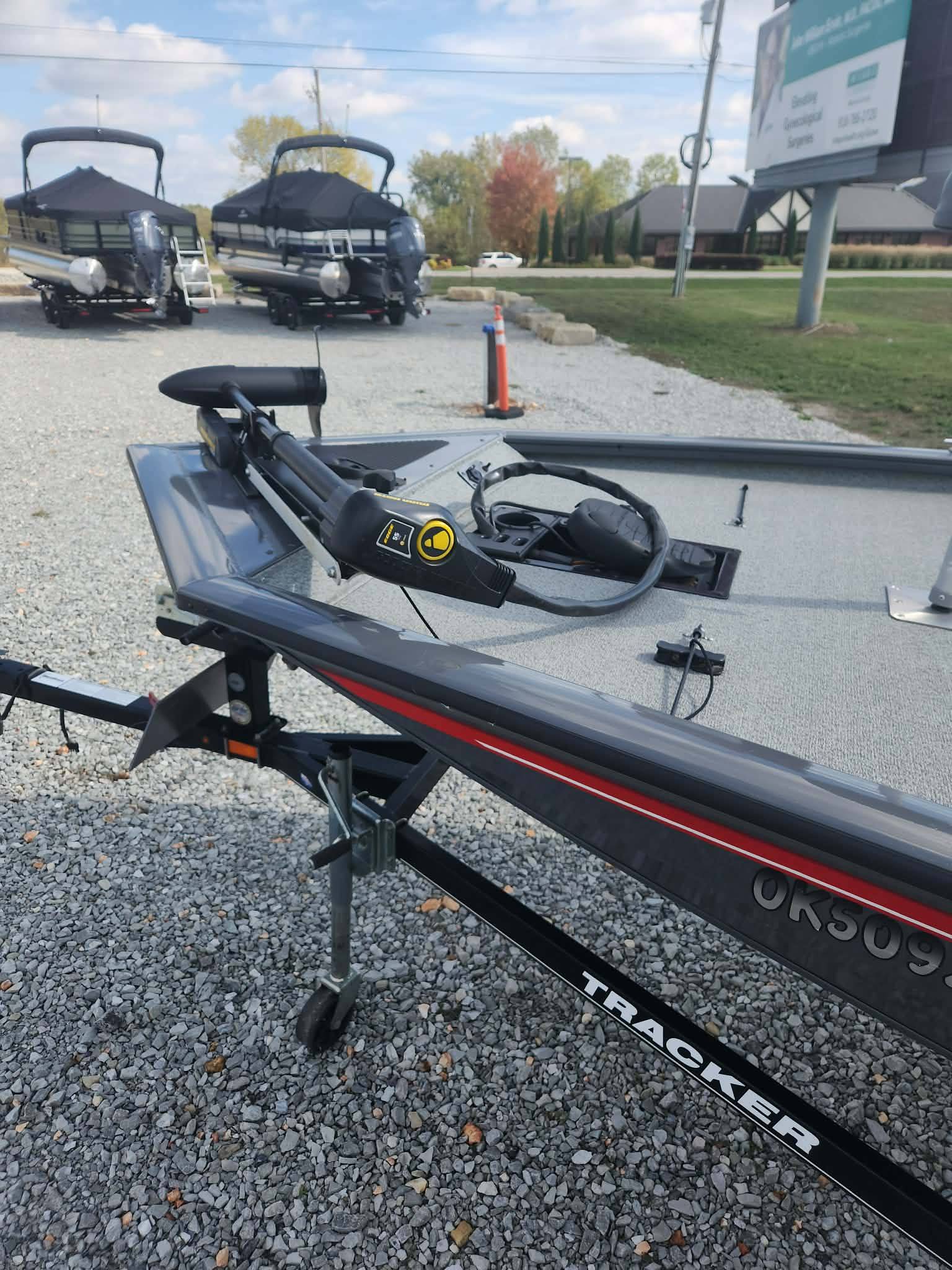 2016 TRACKER MARINE PRO TEAM 195-4