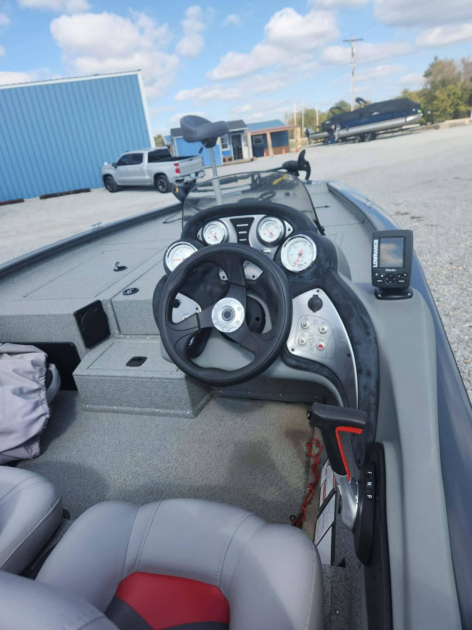 2016 TRACKER MARINE PRO TEAM 195-6