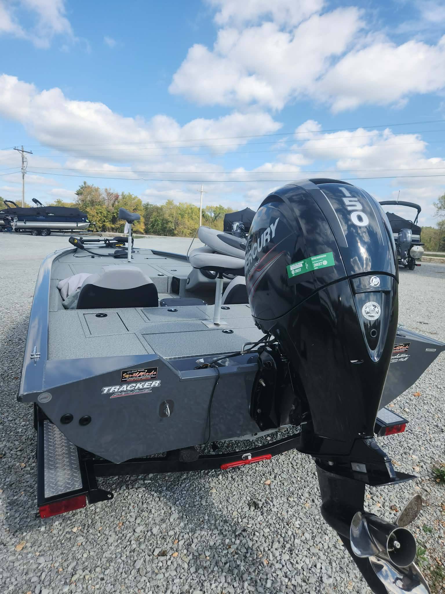 2016 TRACKER MARINE PRO TEAM 195-9