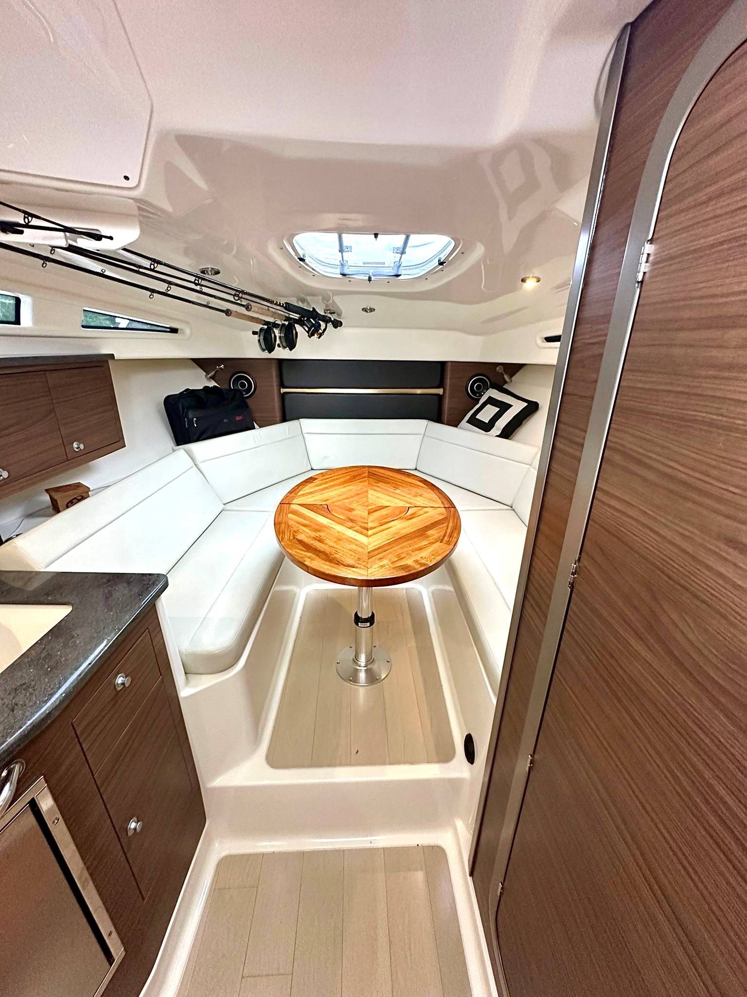 Pre-Owned 2021 Boston whaler 325 Conquest for Sale | Vancouver, BC | M&P Yacht Centre