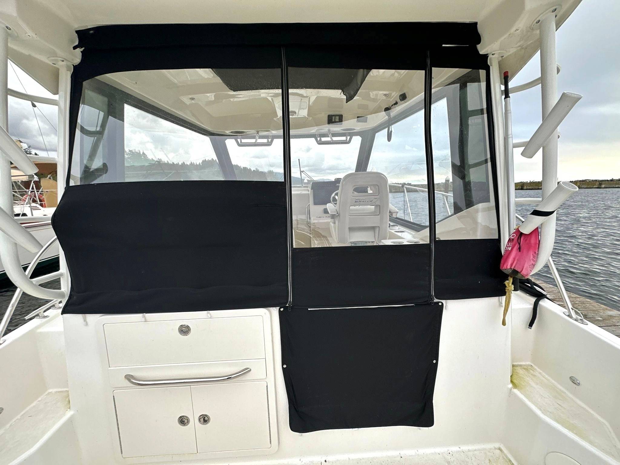 Pre-Owned 2021 Boston whaler 325 Conquest for Sale | Vancouver, BC | M&P Yacht Centre