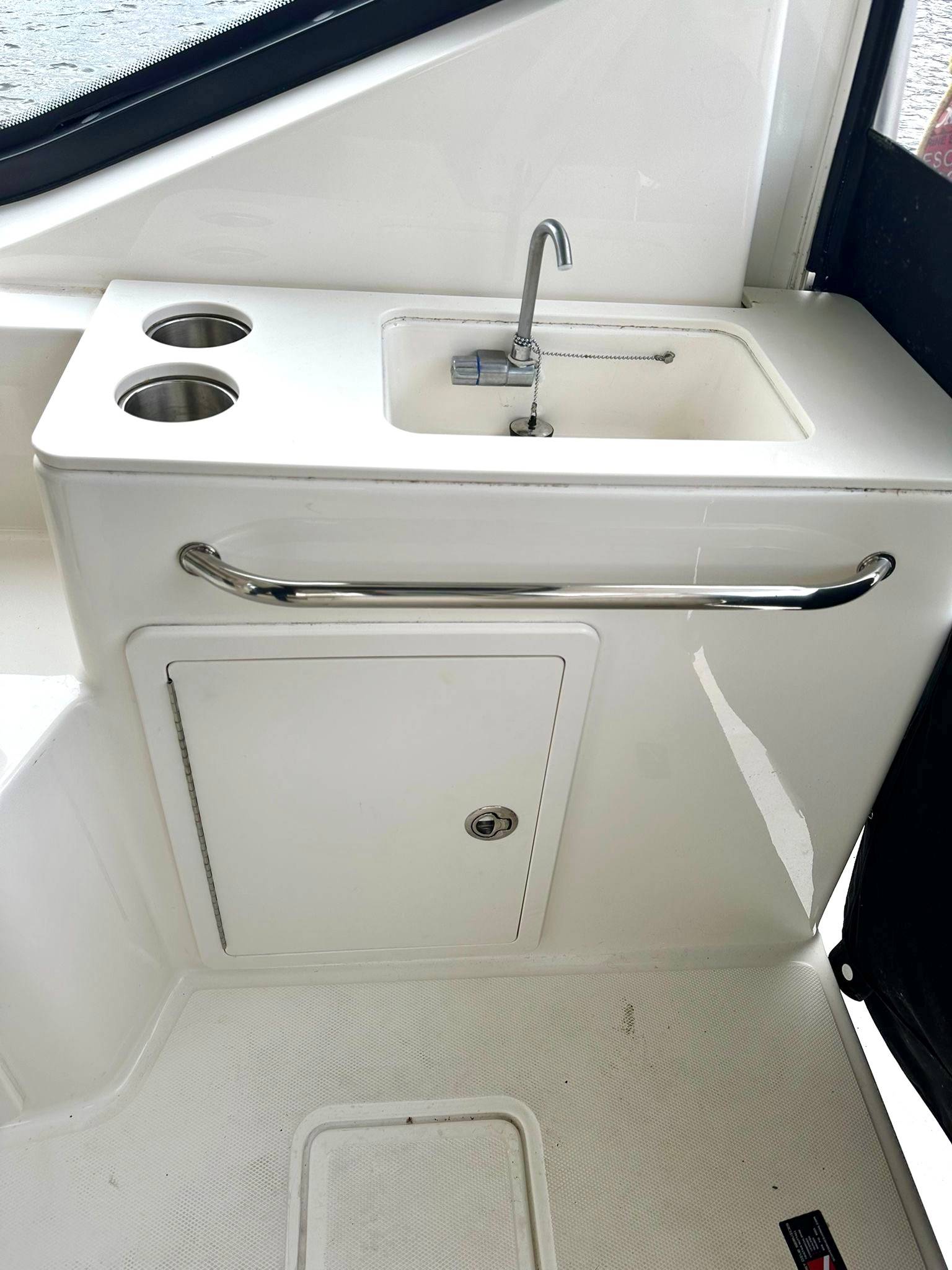 Pre-Owned 2021 Boston whaler 325 Conquest for Sale | Vancouver, BC | M&P Yacht Centre