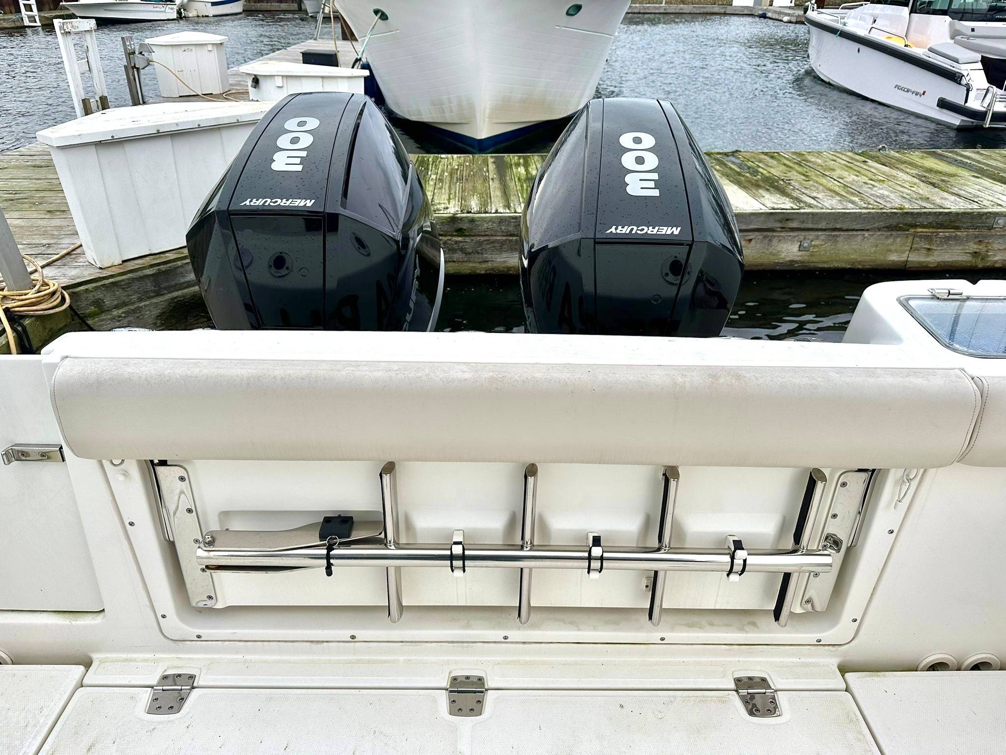 Pre-Owned 2021 Boston whaler 325 Conquest for Sale | Vancouver, BC | M&P Yacht Centre