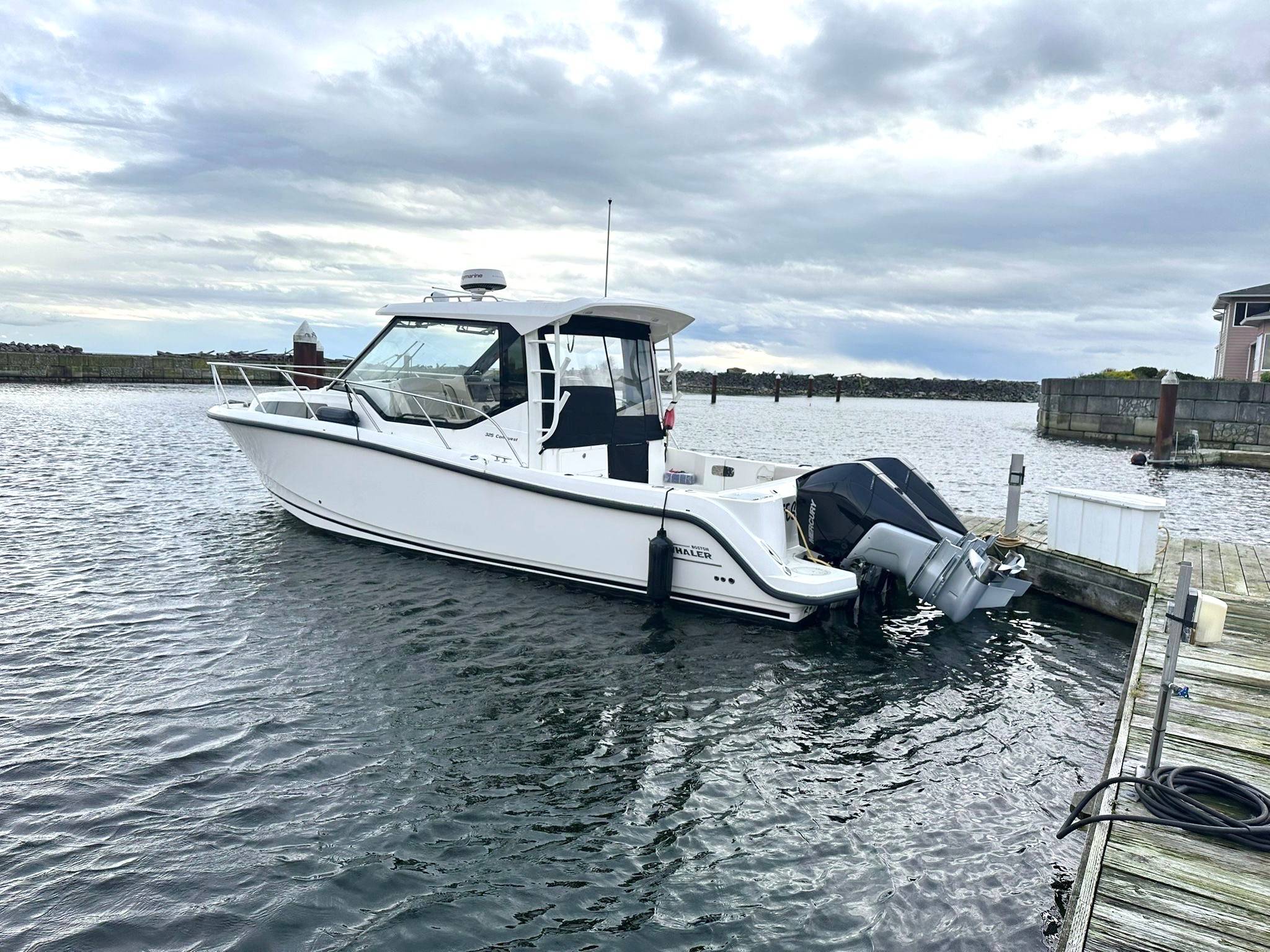 Pre-Owned 2021 Boston whaler 325 Conquest for Sale | Vancouver, BC | M&P Yacht Centre