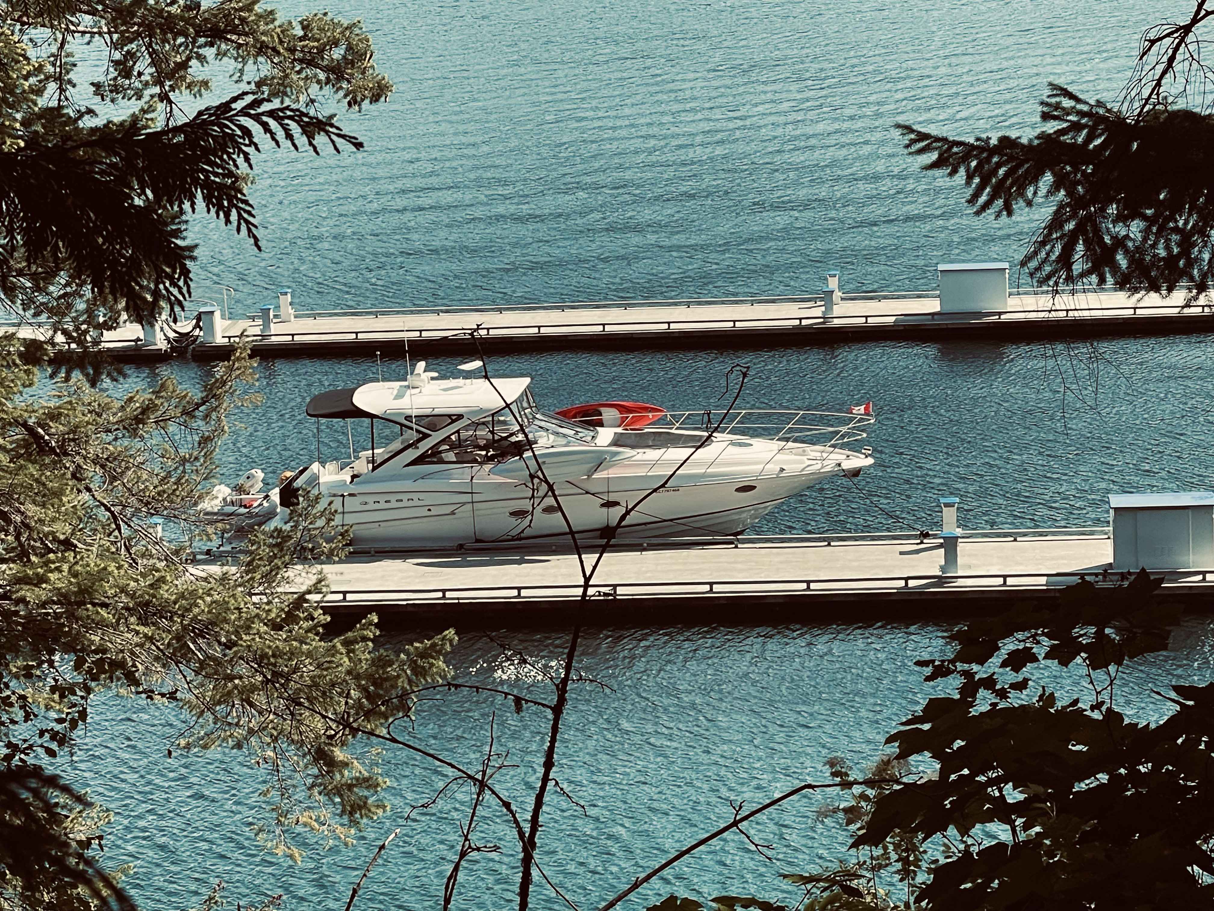 Pre-Owned 2008 Regal Commodore 4460 for Sale | Vancouver, BC | M&P Yacht Centre