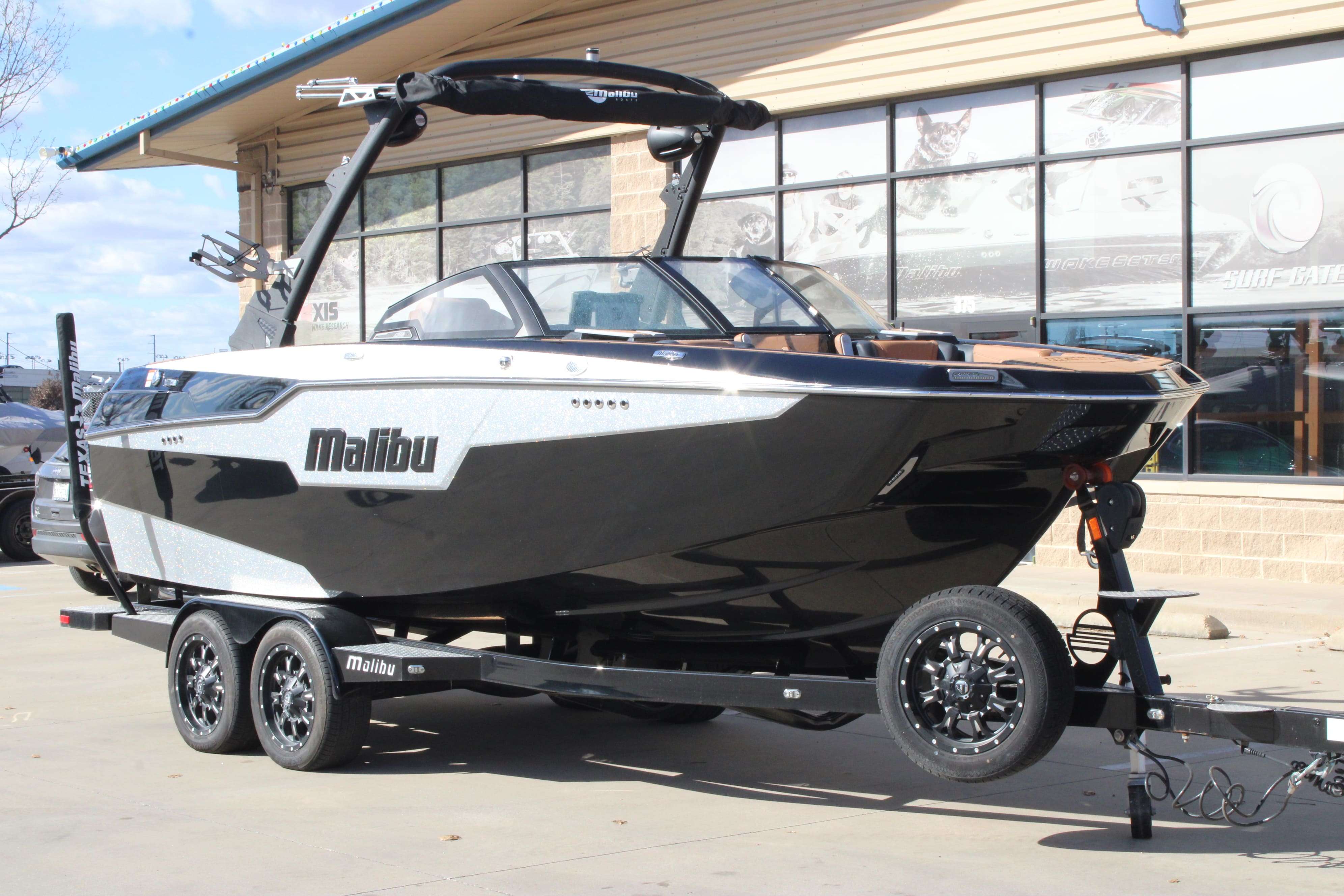 2023 Malibu Boats M220-2