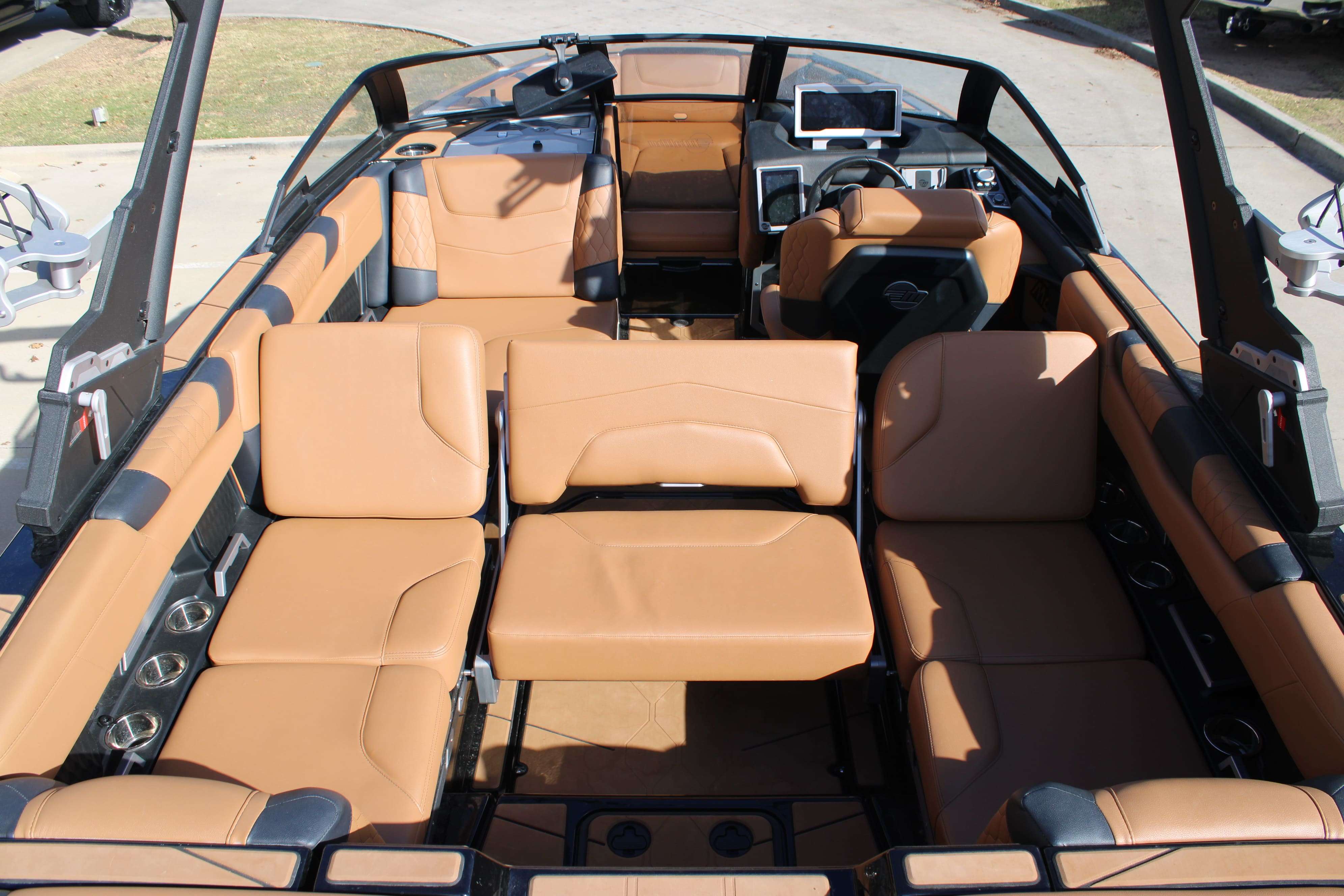 2023 Malibu Boats M220-11