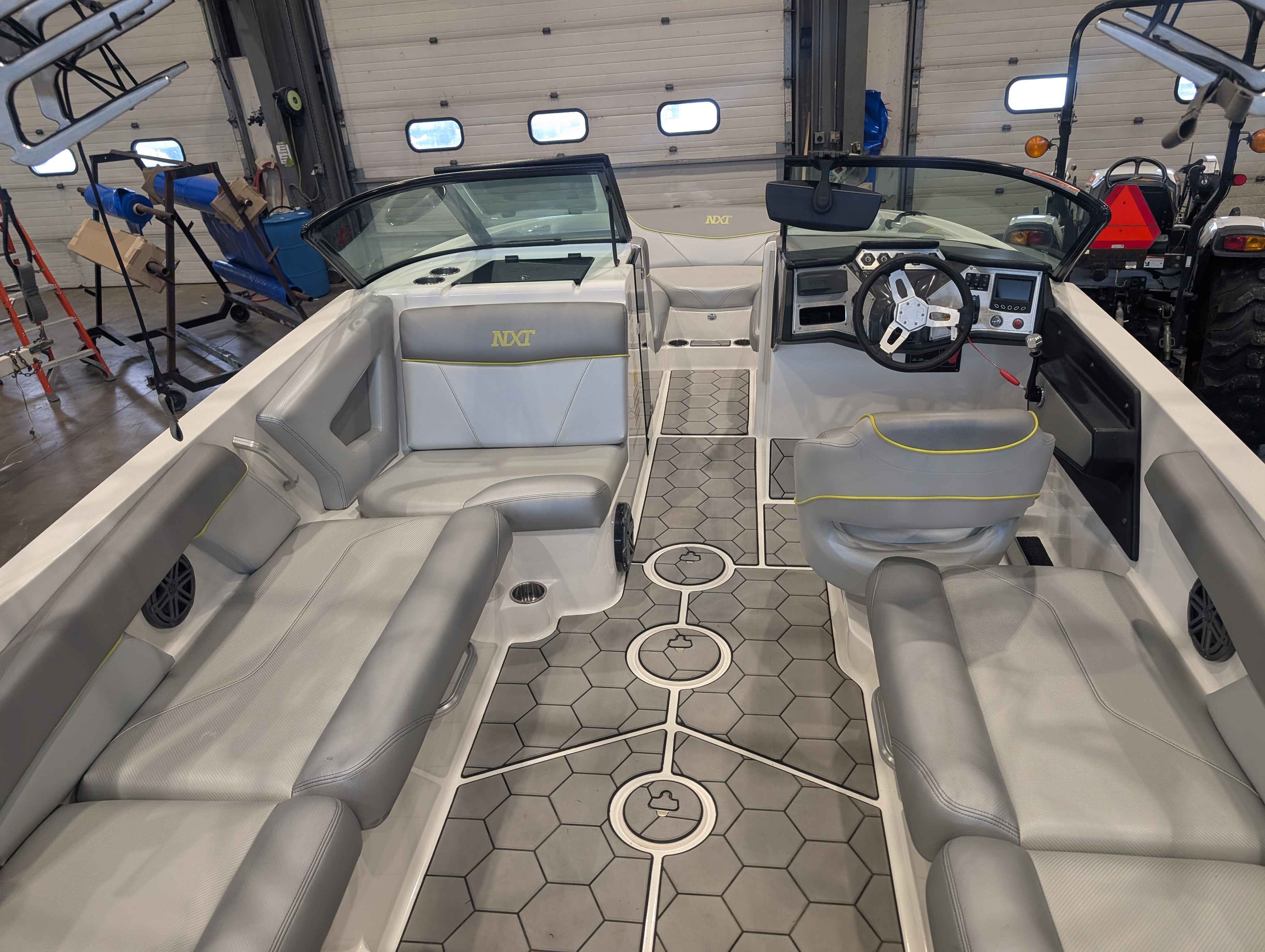 boat-carouselImage-image