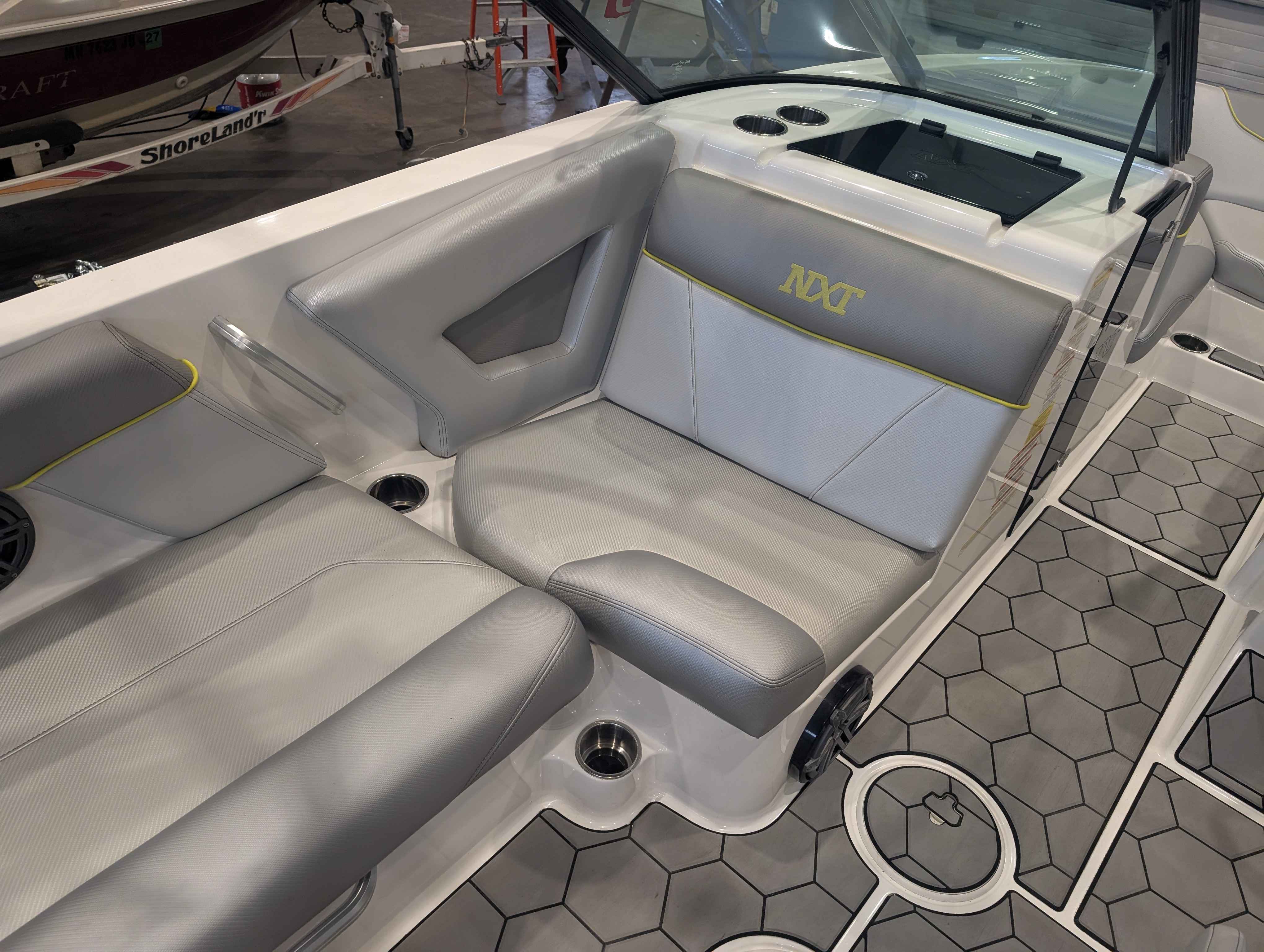 boat-carouselImage-image