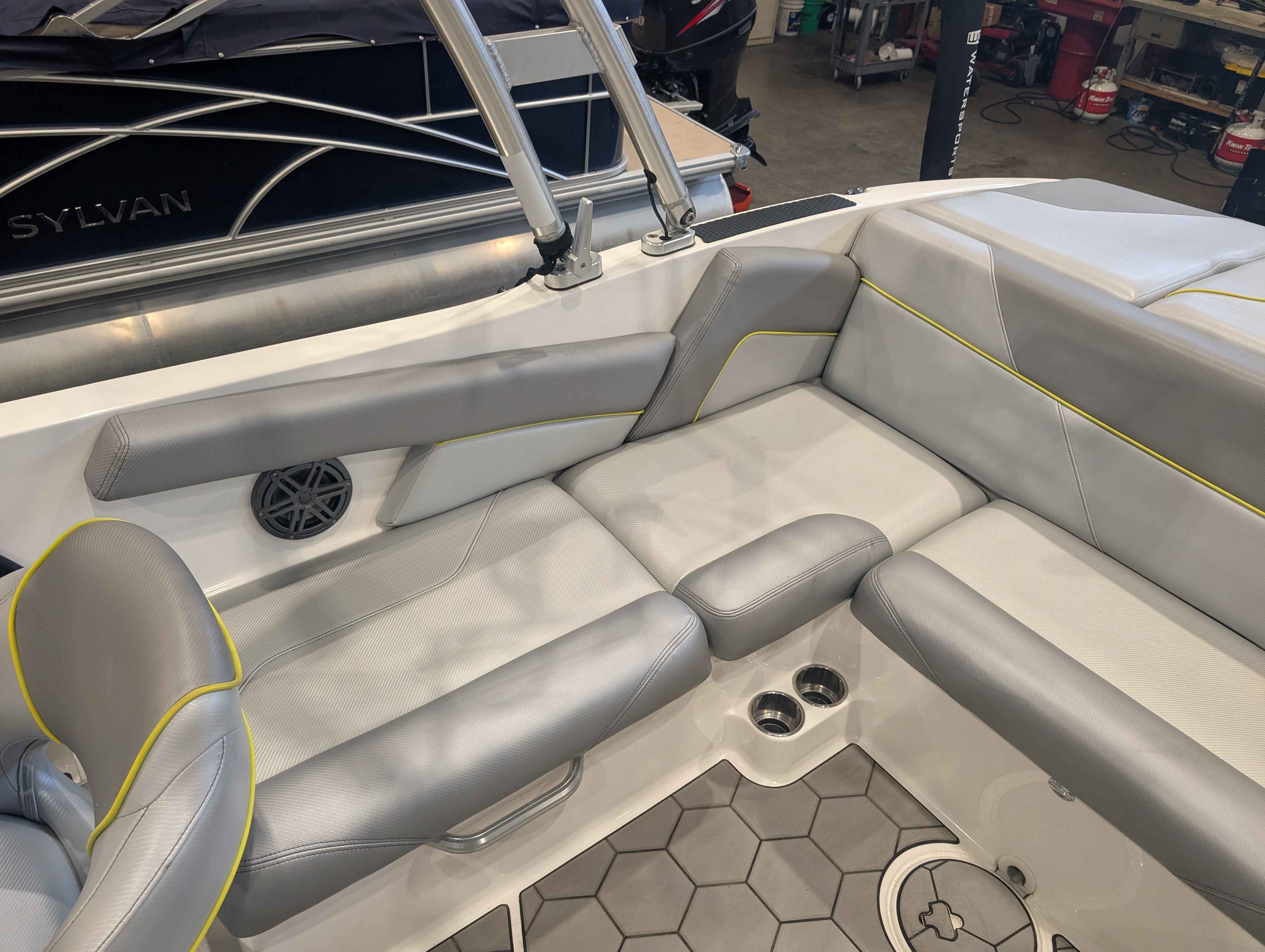 boat-carouselImage-image