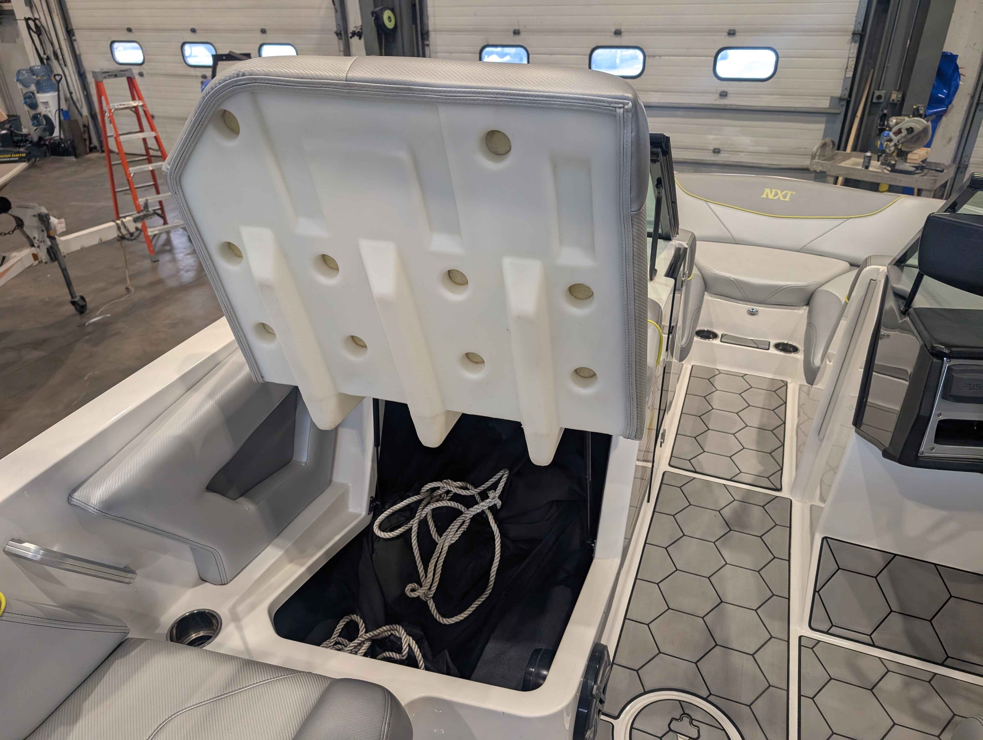 boat-carouselImage-image