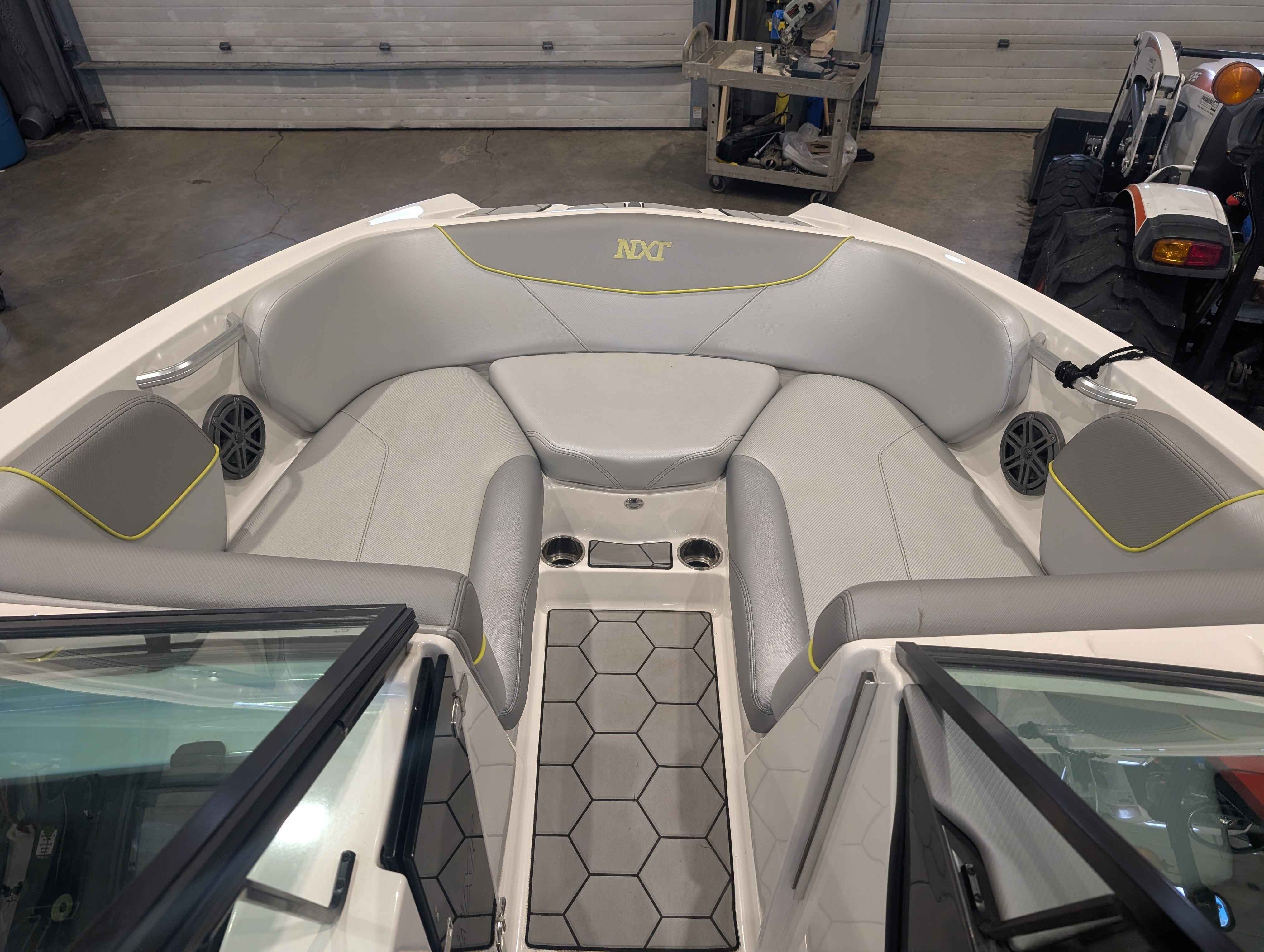 boat-carouselImage-image