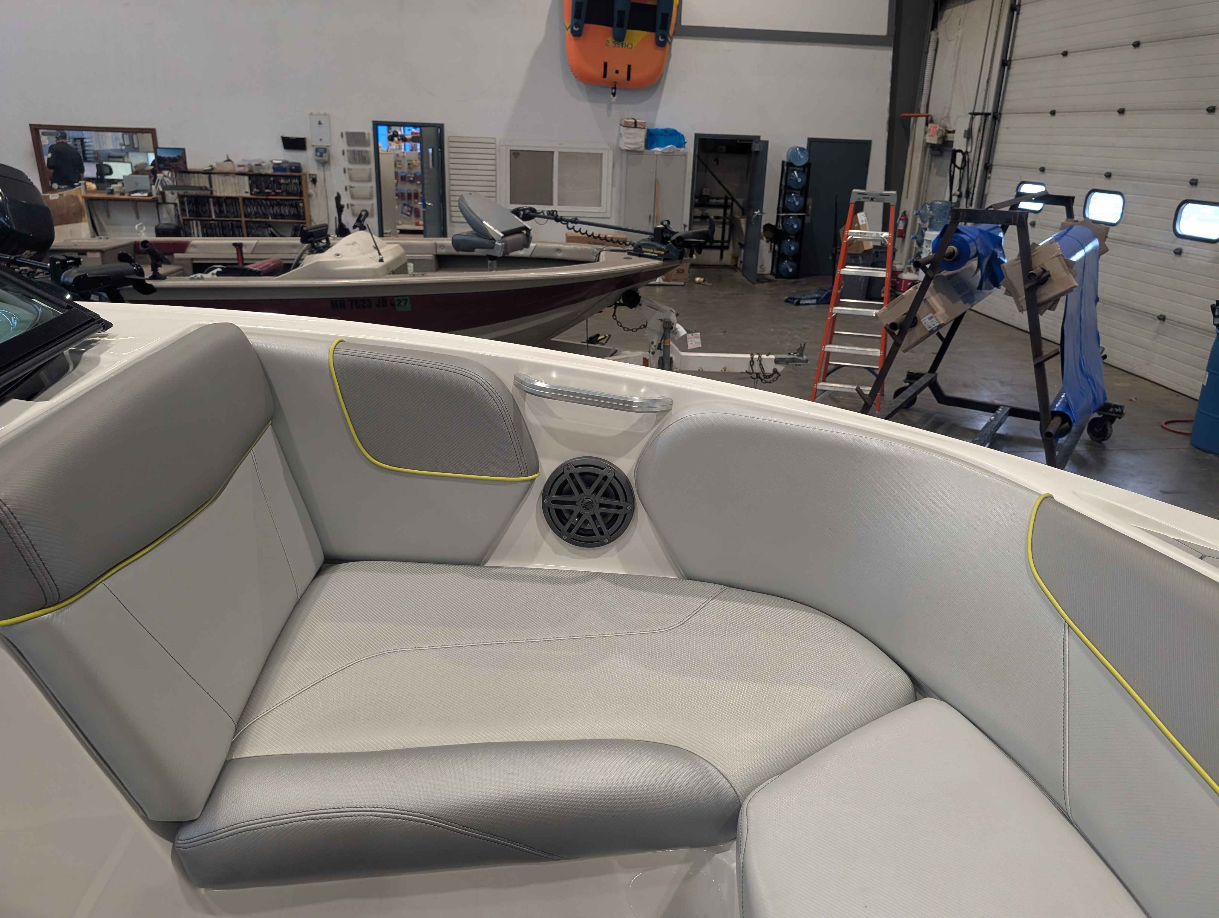 boat-carouselImage-image