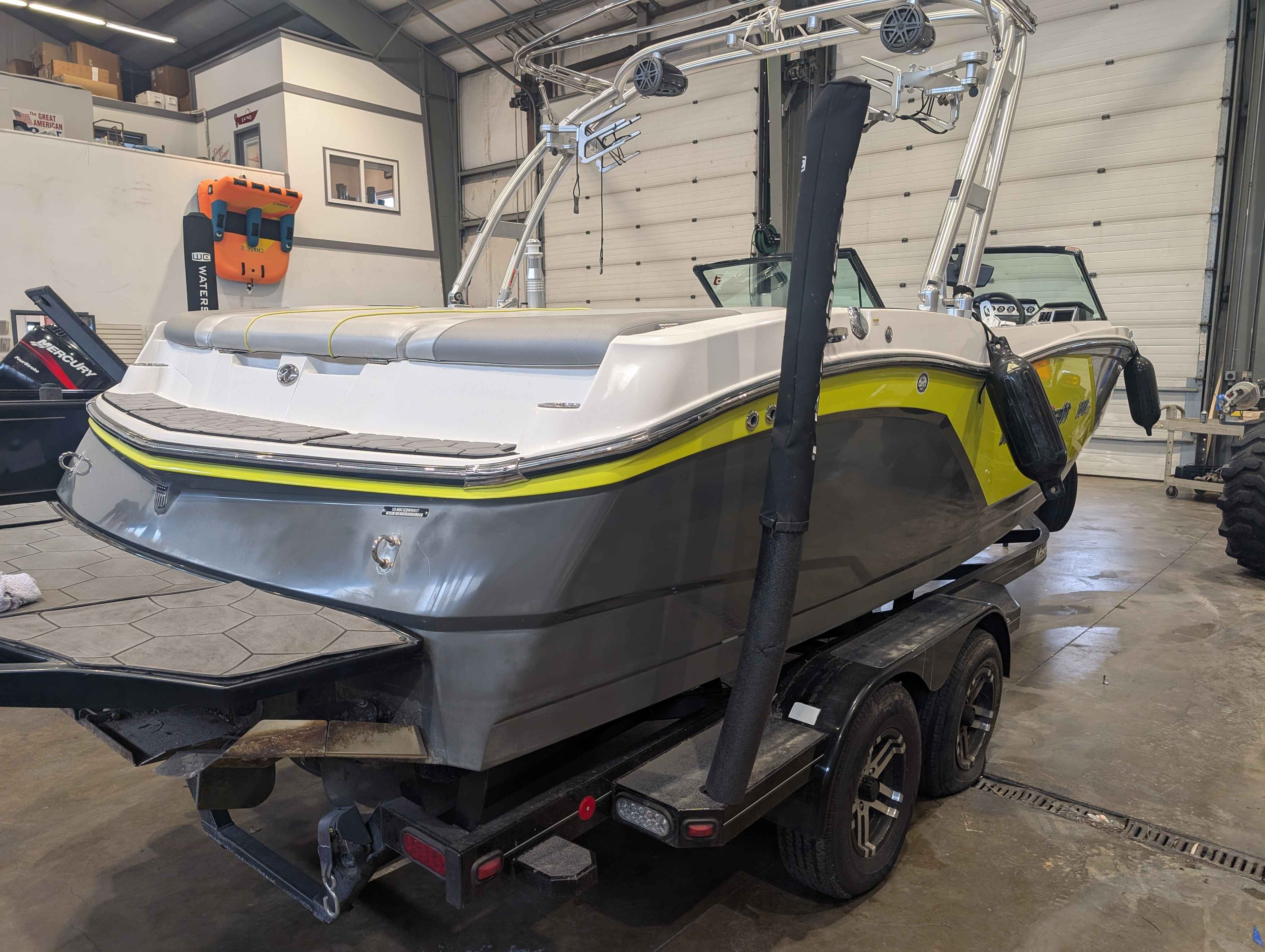 boat-carouselImage-image