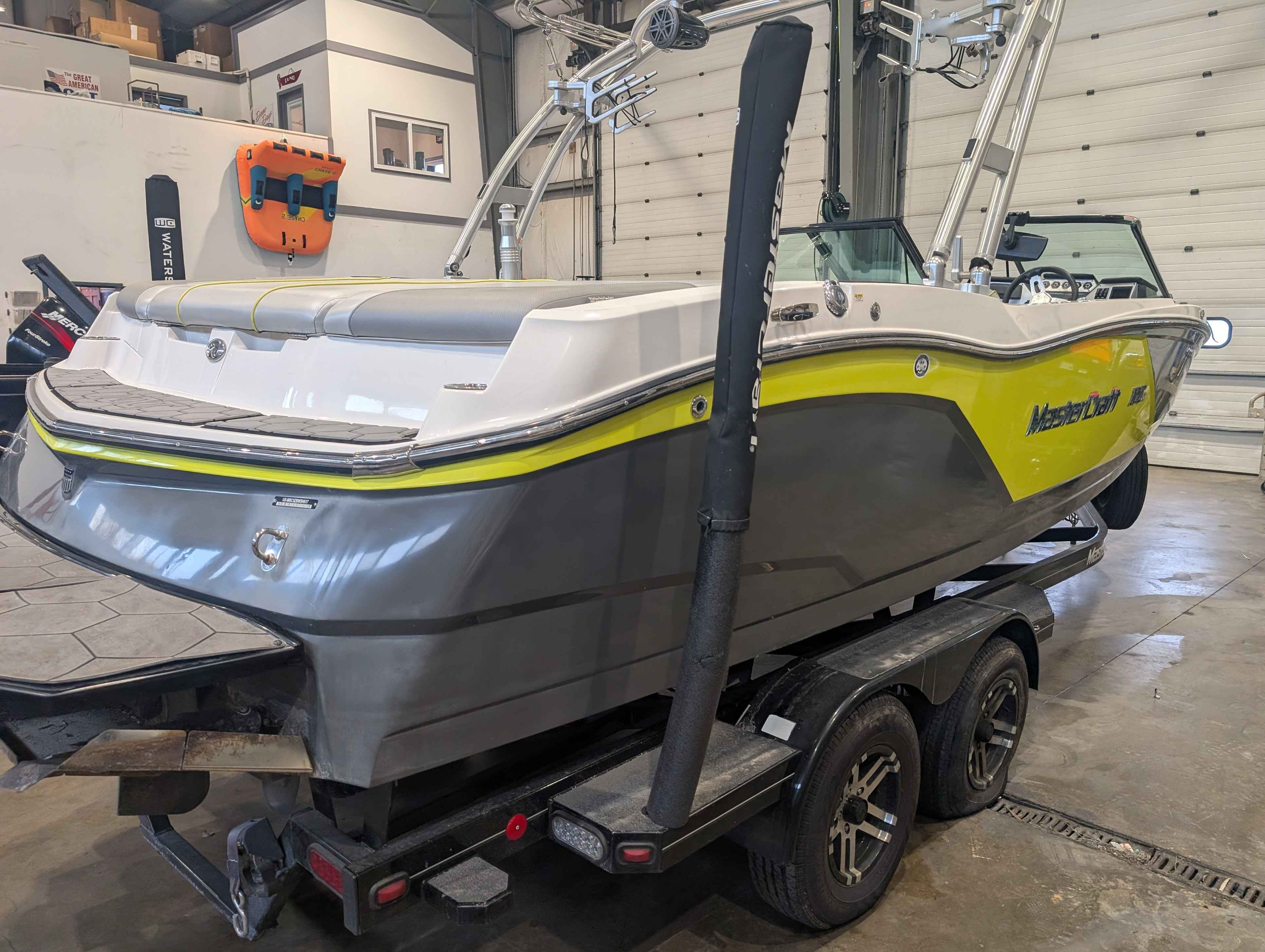 boat-carouselImage-image