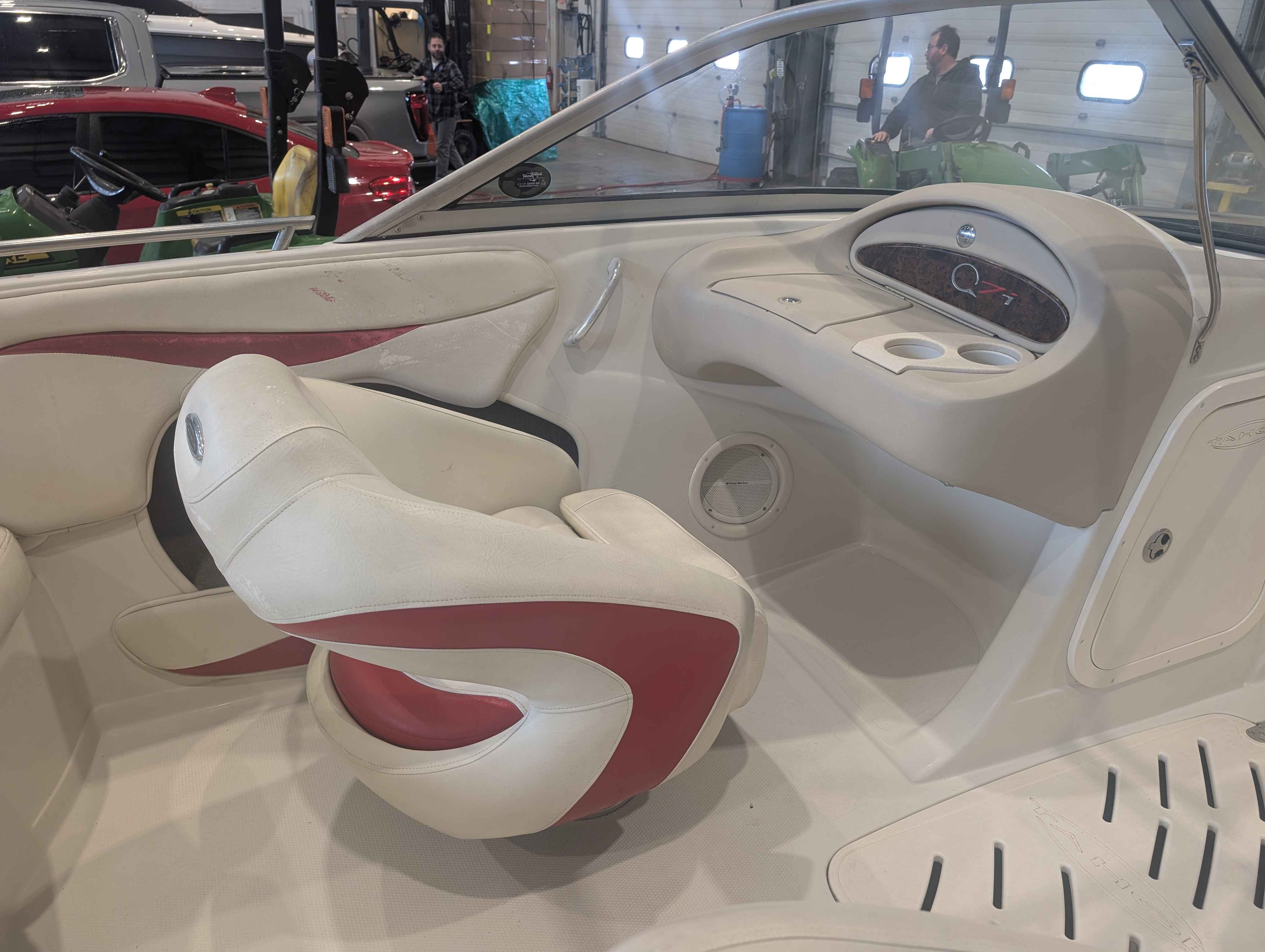 boat-carouselImage-image