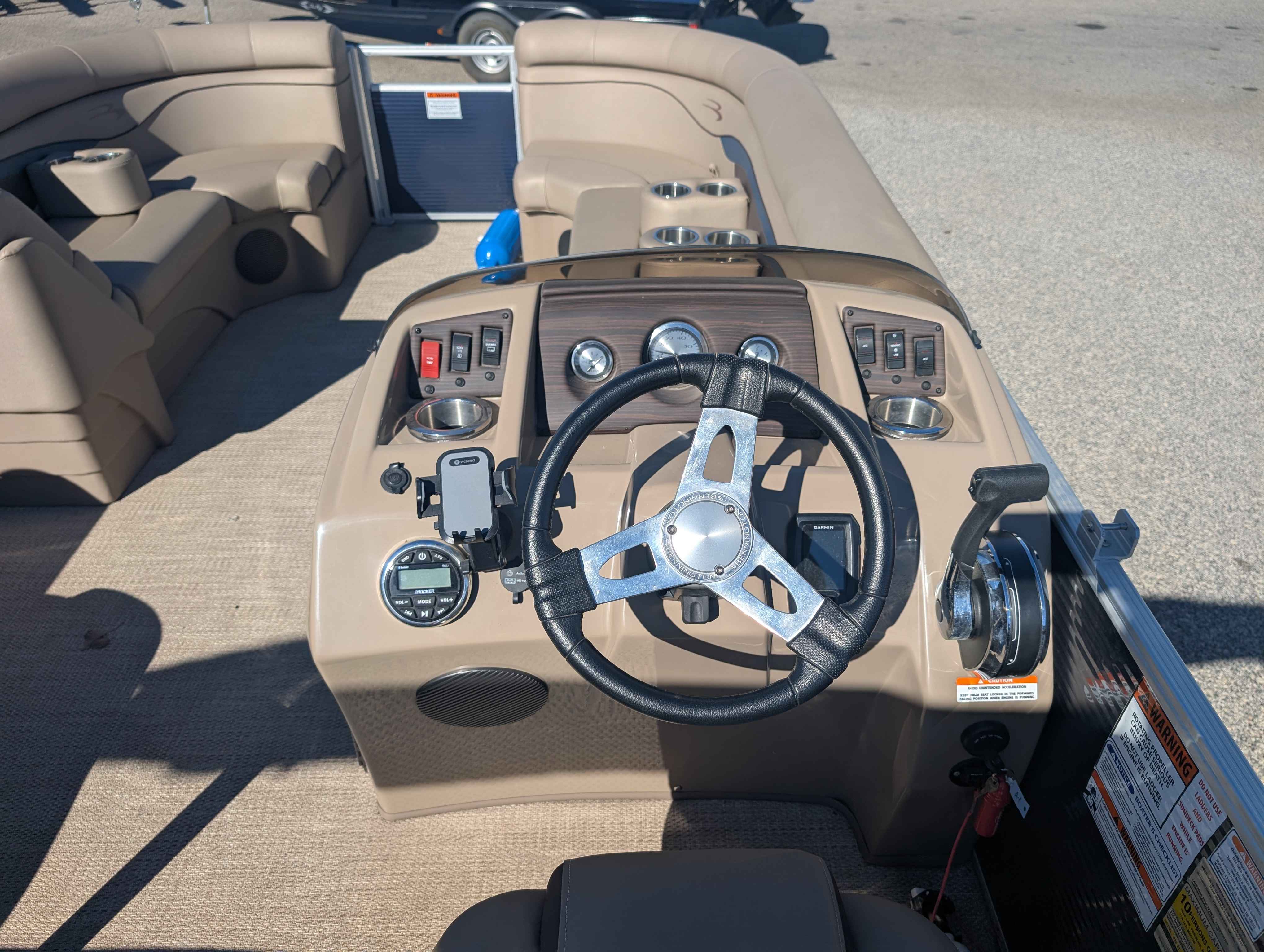 boat-carouselImage-image