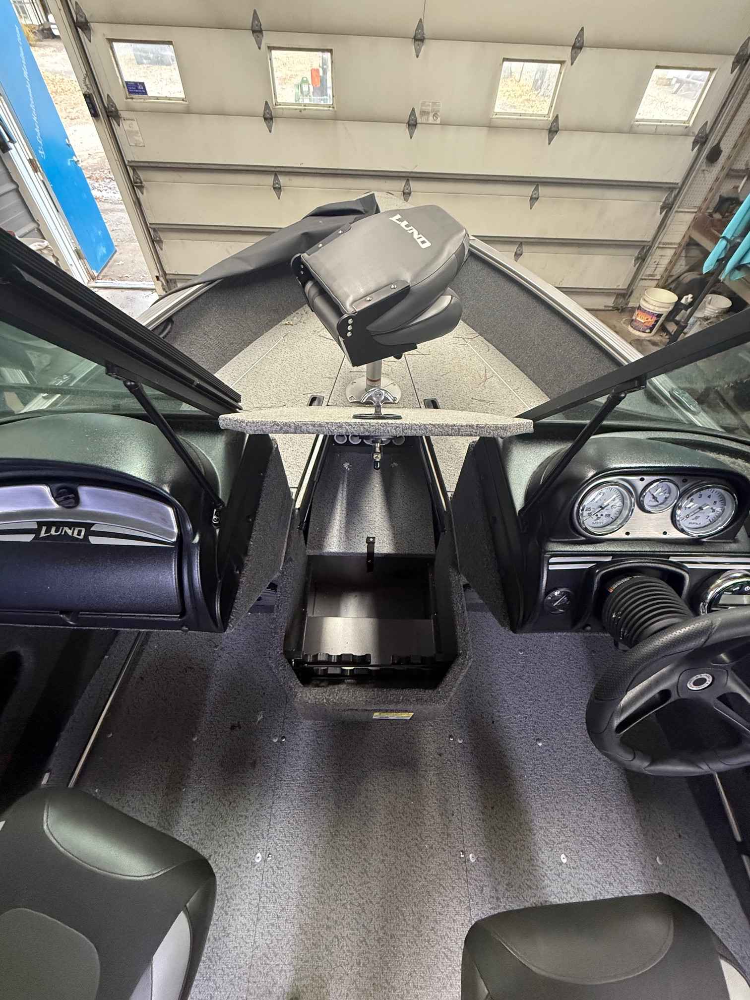 boat-carouselImage-image