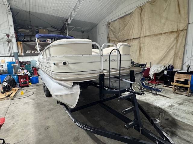 boat-carouselImage-image