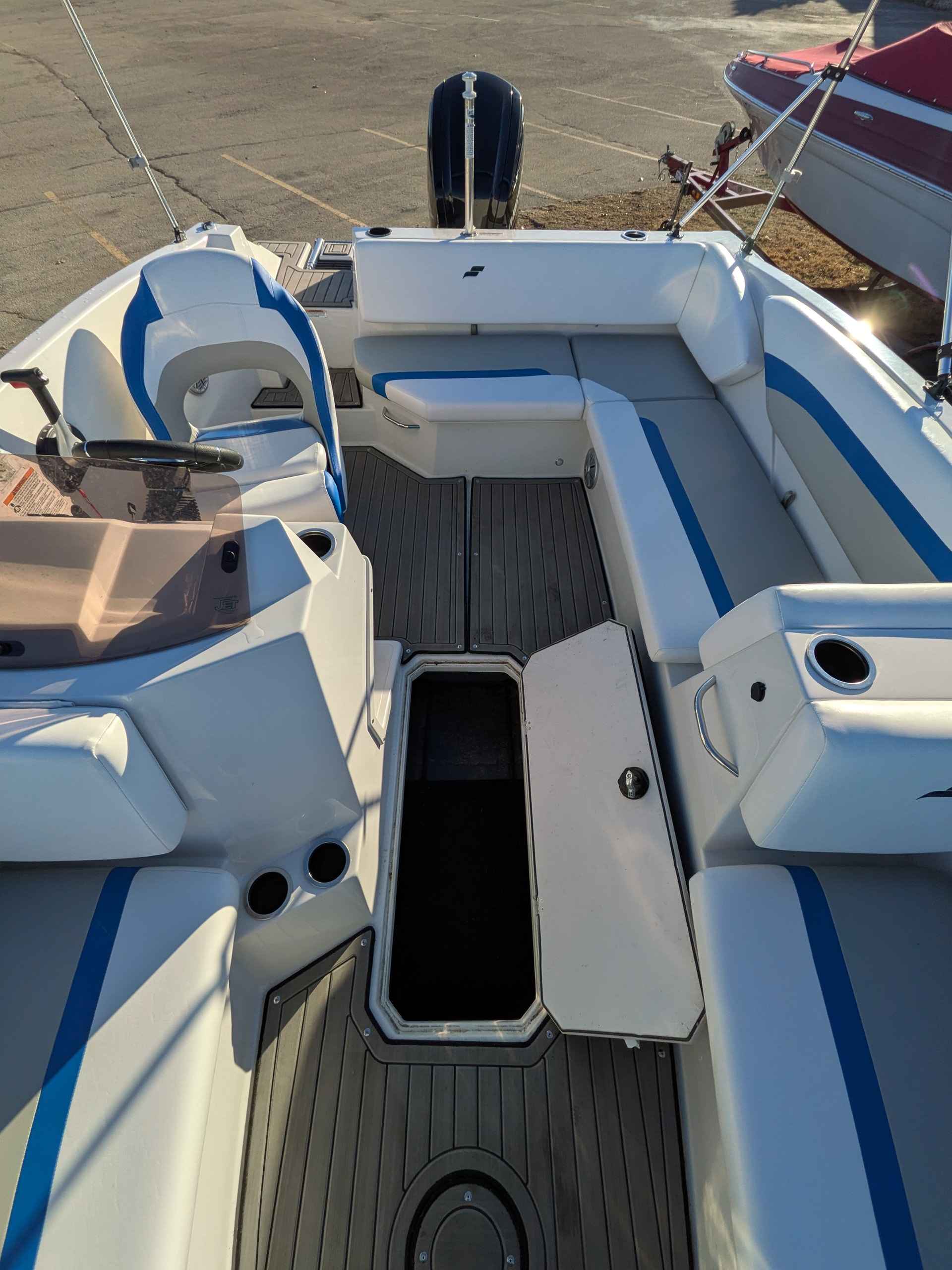 boat-carouselImage-image