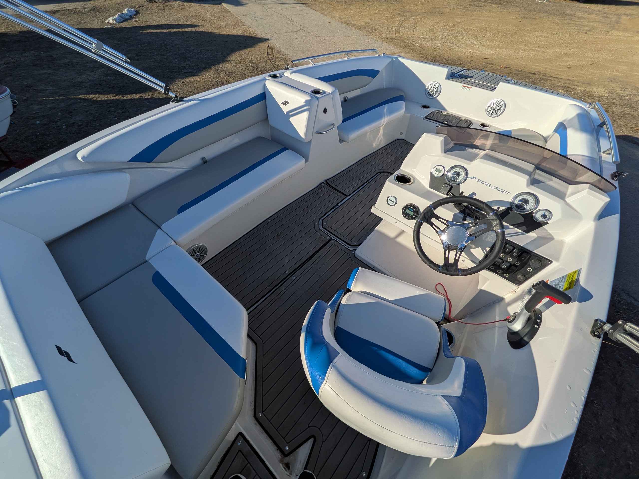 boat-carouselImage-image