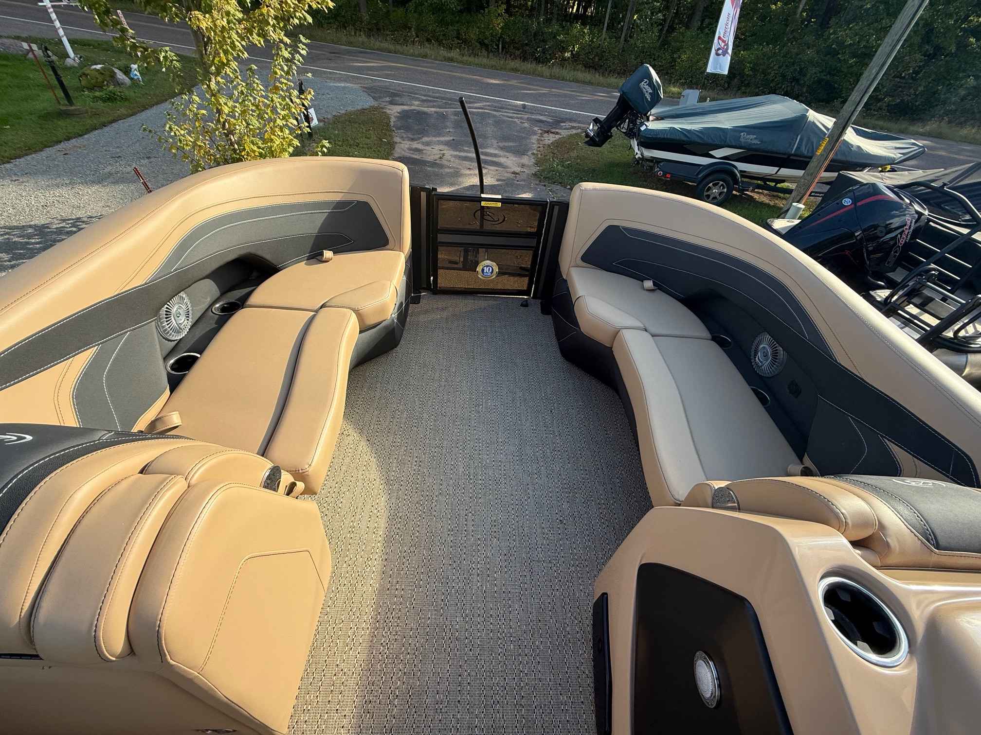 boat-carouselImage-image