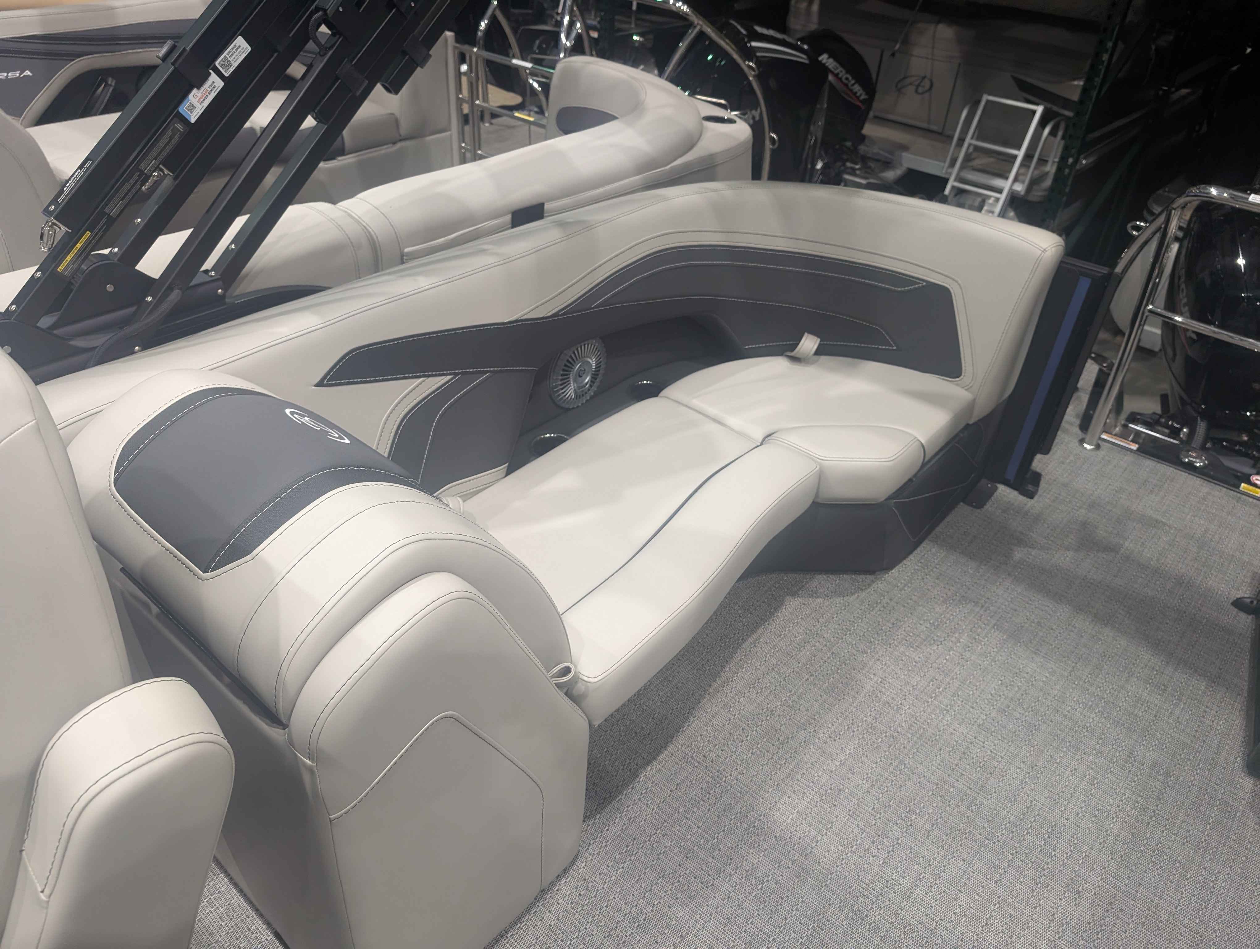 boat-carouselImage-image