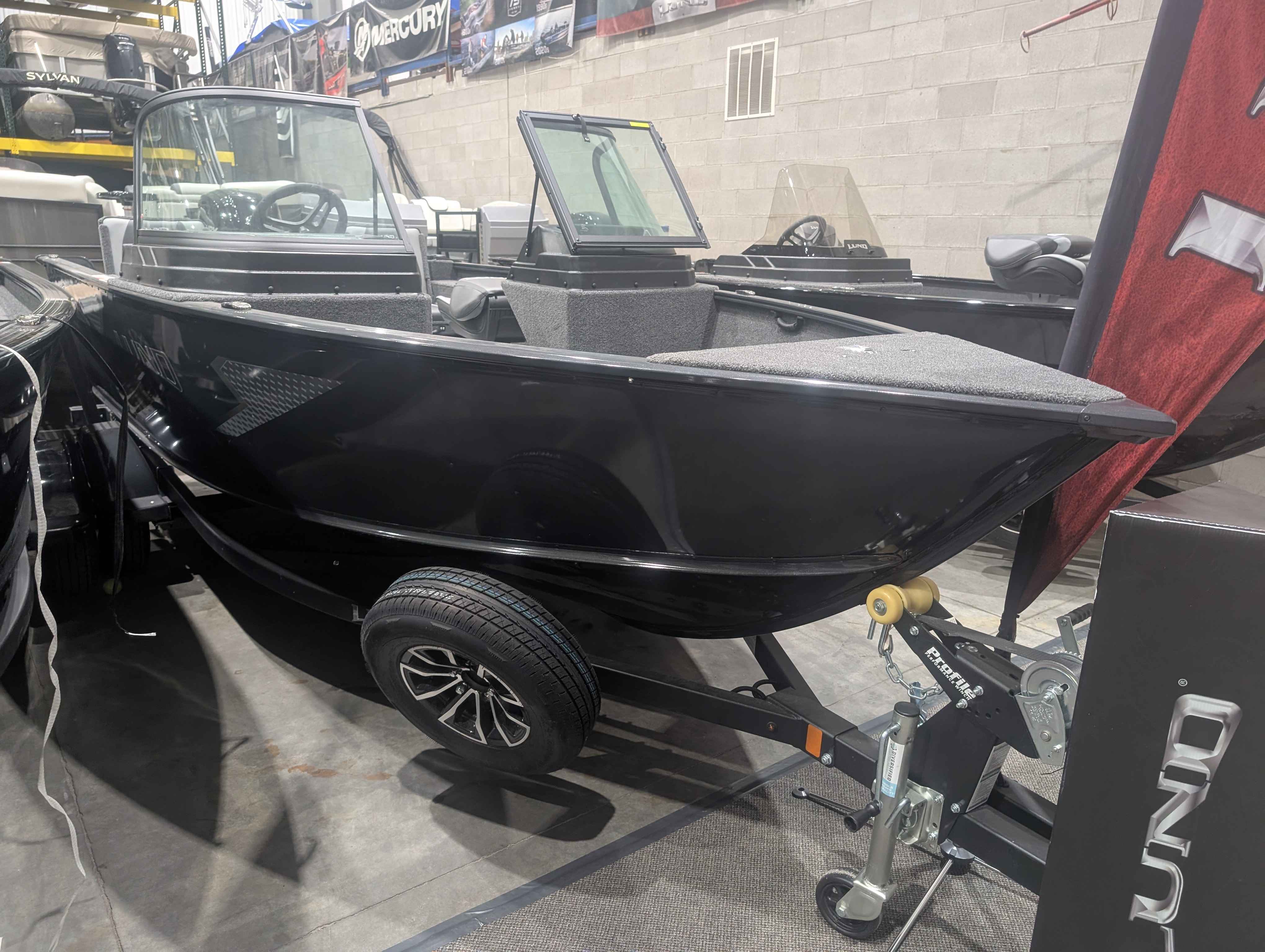 boat-carouselImage-image