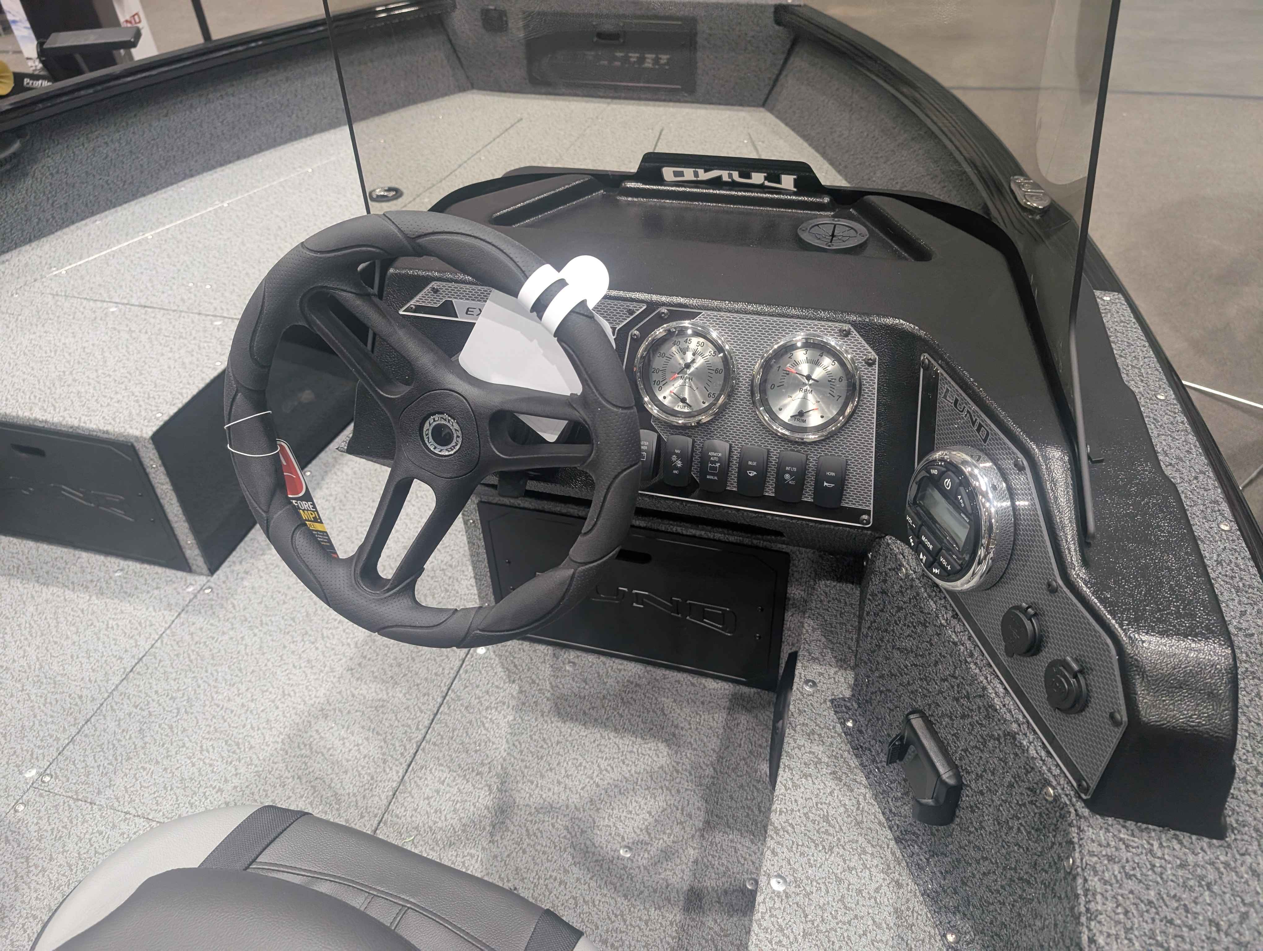 boat-carouselImage-image