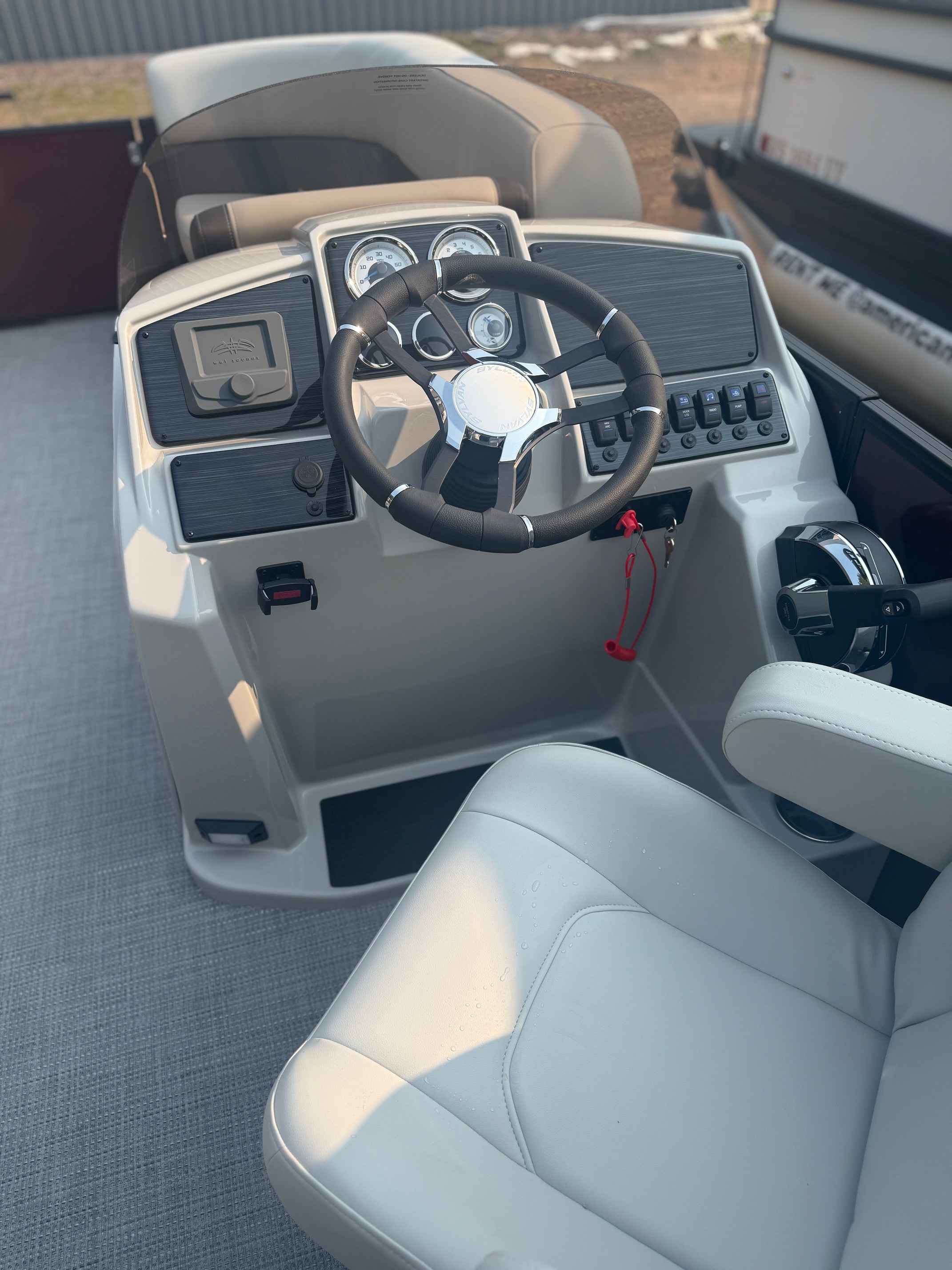 boat-carouselImage-image