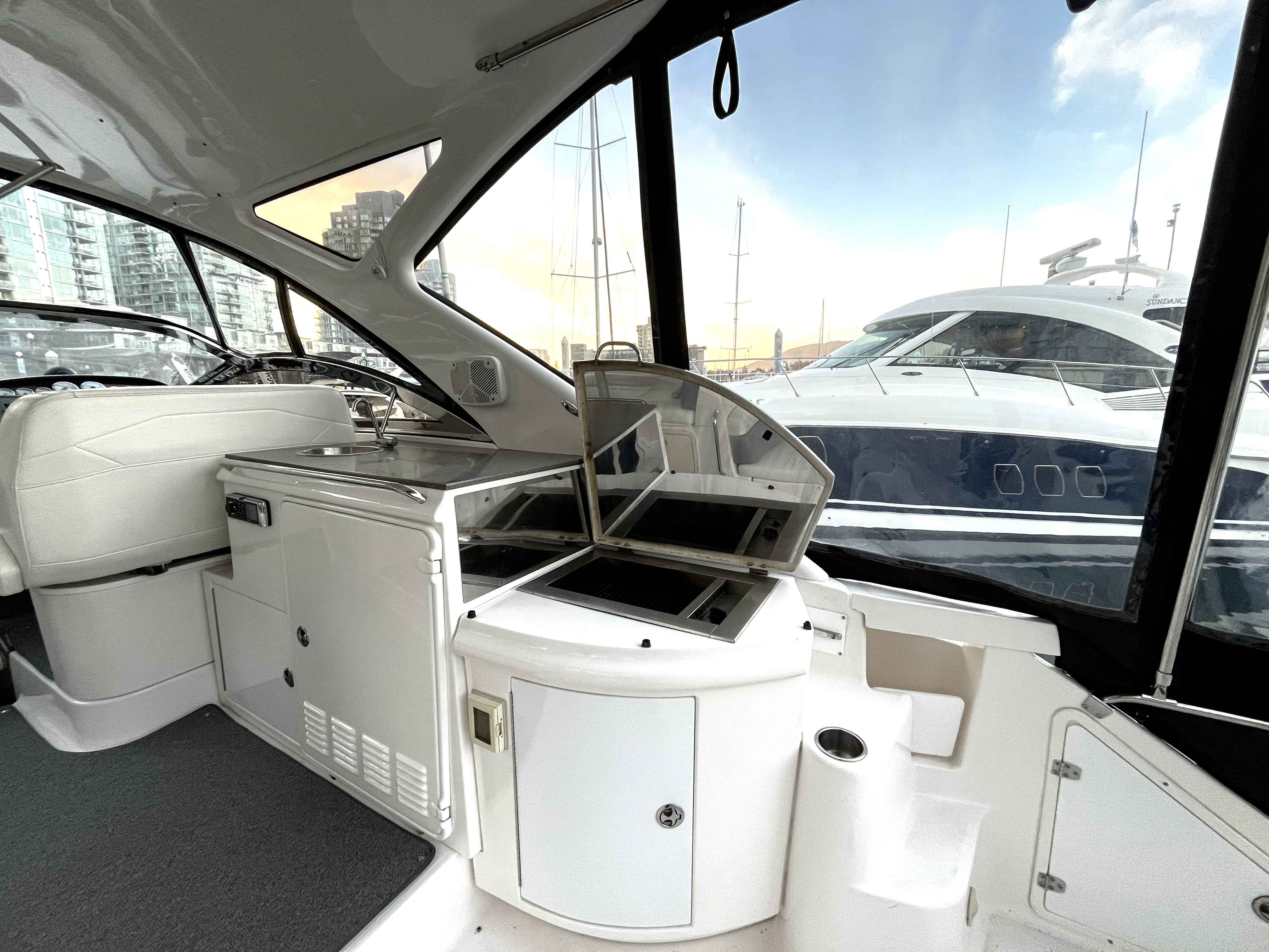 Pre-Owned 2008 Regal Commodore 4460 for Sale | Vancouver, BC | M&P Yacht Centre