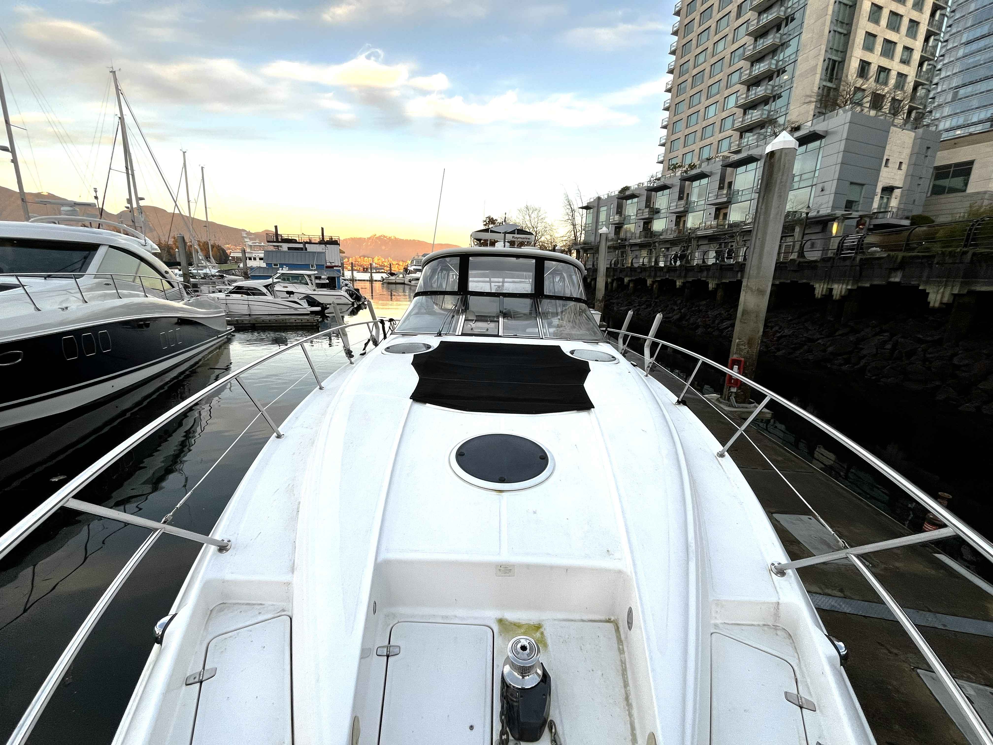 Pre-Owned 2008 Regal Commodore 4460 for Sale | Vancouver, BC | M&P Yacht Centre
