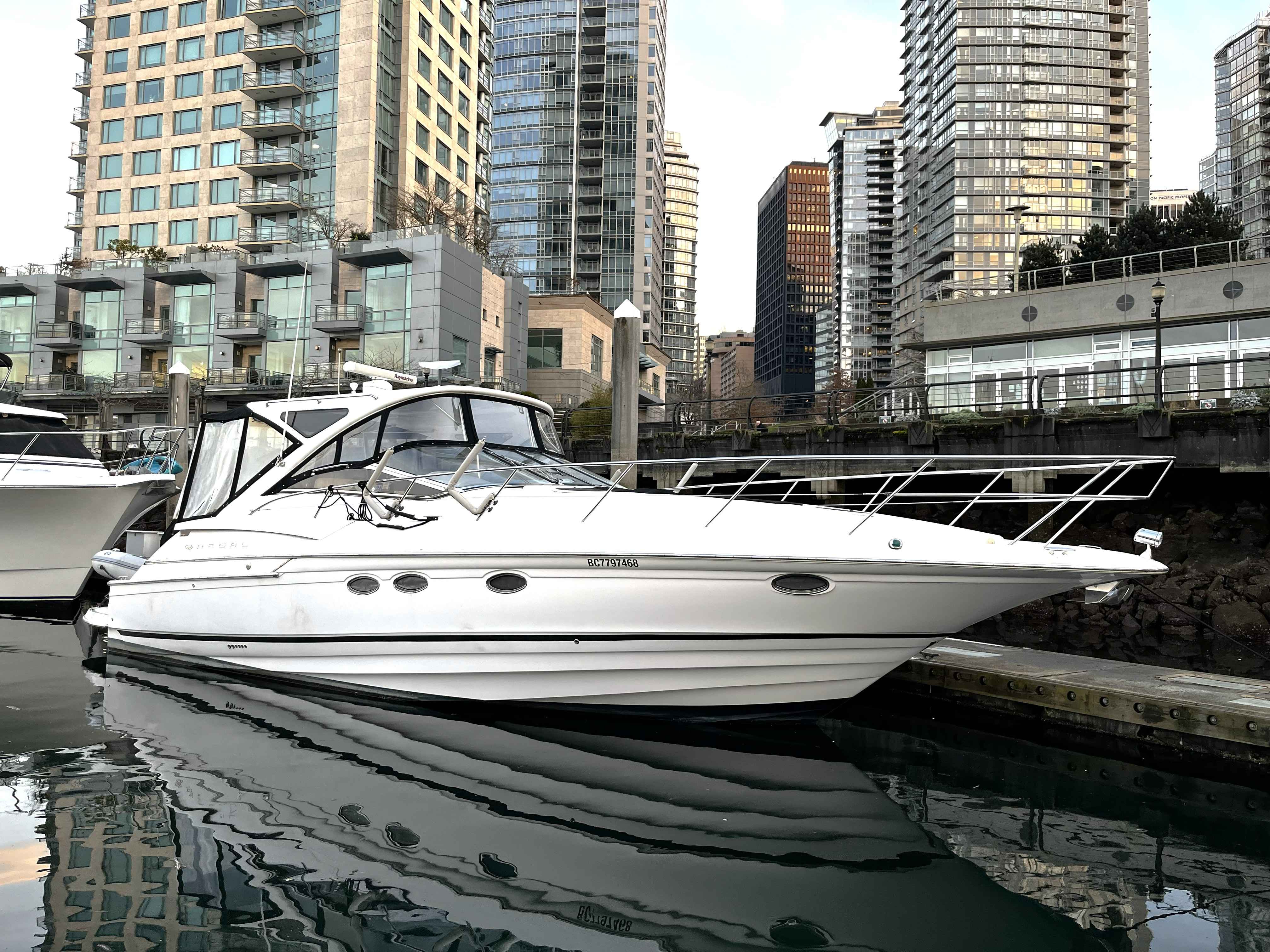 Pre-Owned 2008 Regal Commodore 4460 for Sale | Vancouver, BC | M&P Yacht Centre