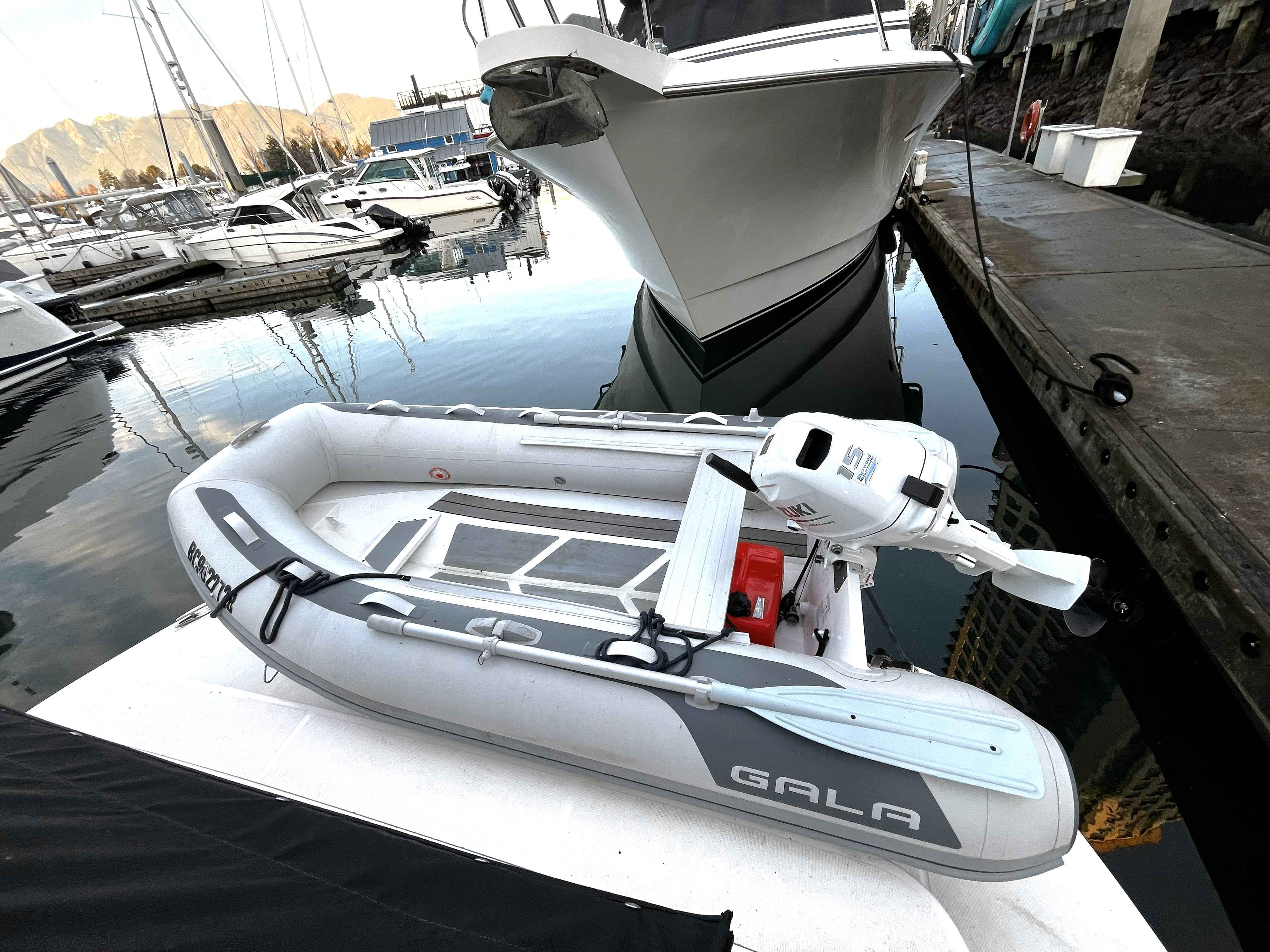 Pre-Owned 2008 Regal Commodore 4460 for Sale | Vancouver, BC | M&P Yacht Centre