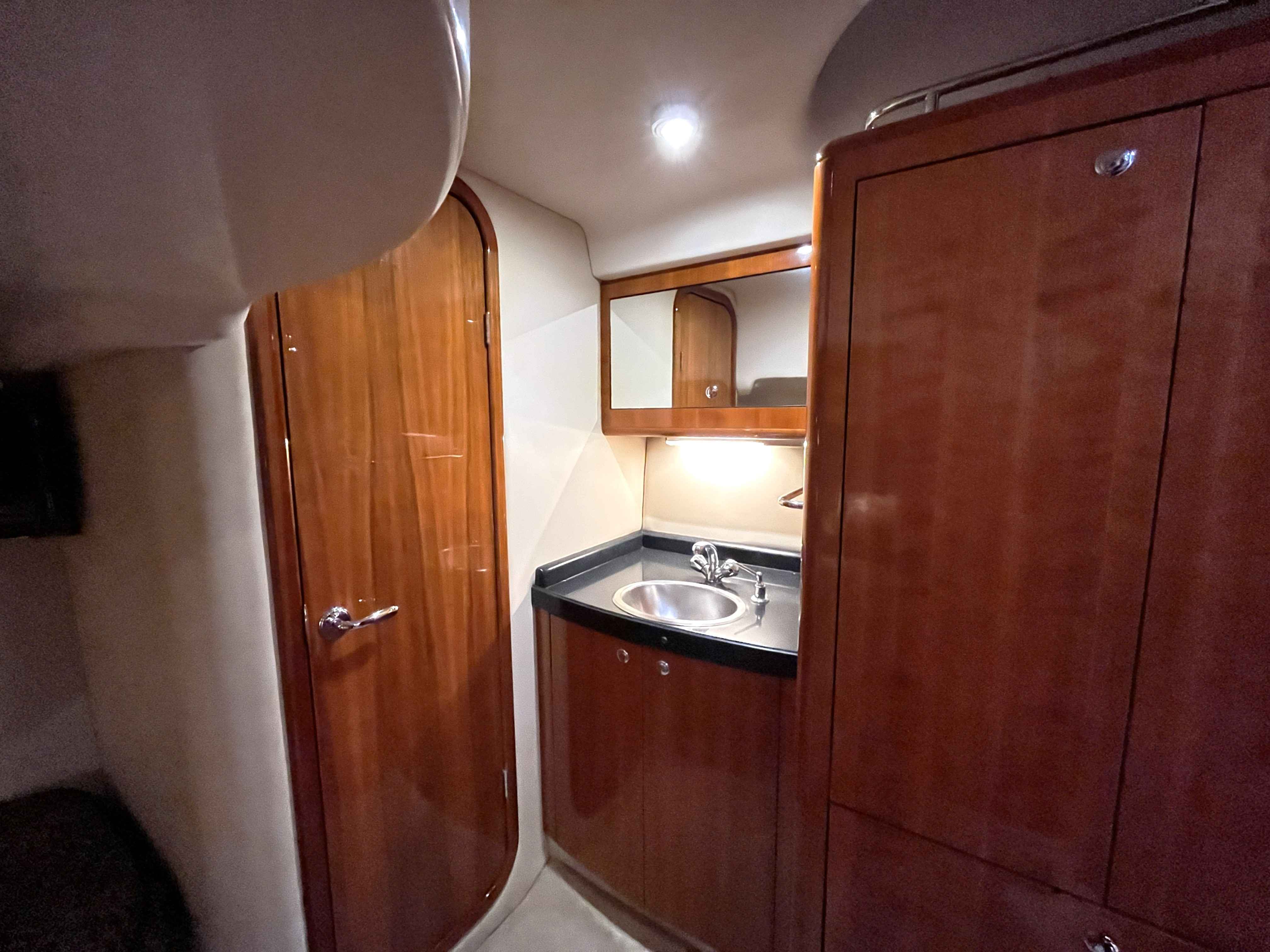 Pre-Owned 2008 Regal Commodore 4460 for Sale | Vancouver, BC | M&P Yacht Centre