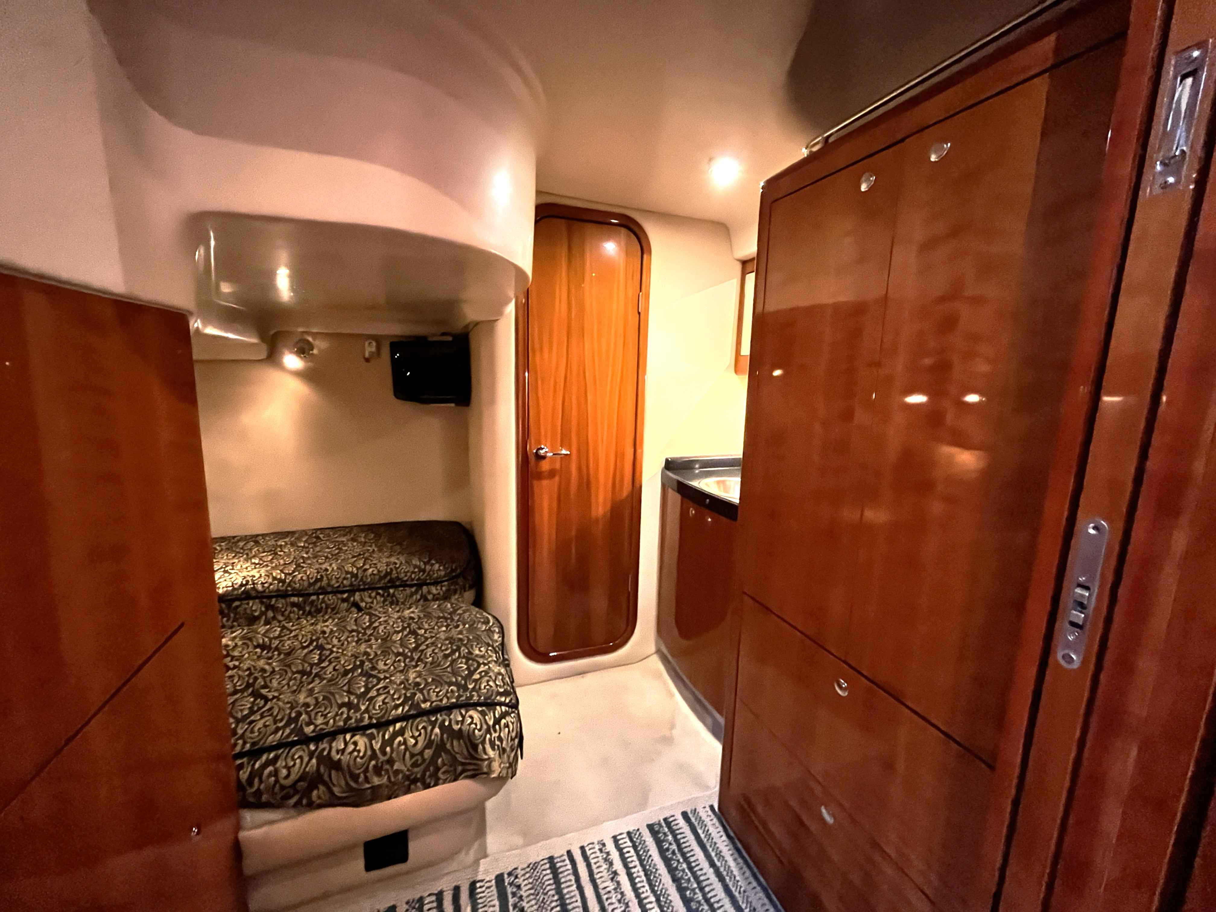 Pre-Owned 2008 Regal Commodore 4460 for Sale | Vancouver, BC | M&P Yacht Centre