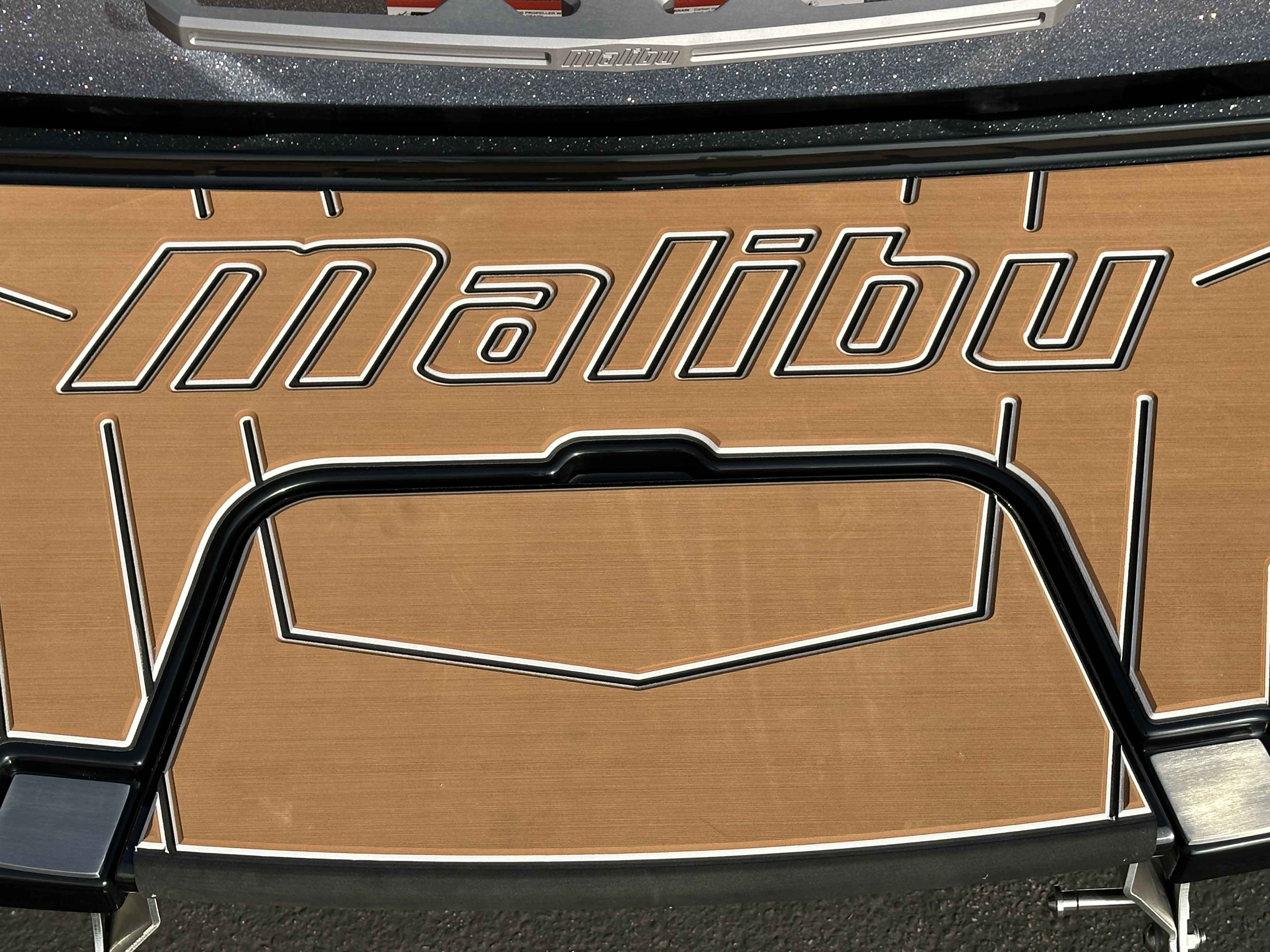 2026 Malibu 25 LSV-18