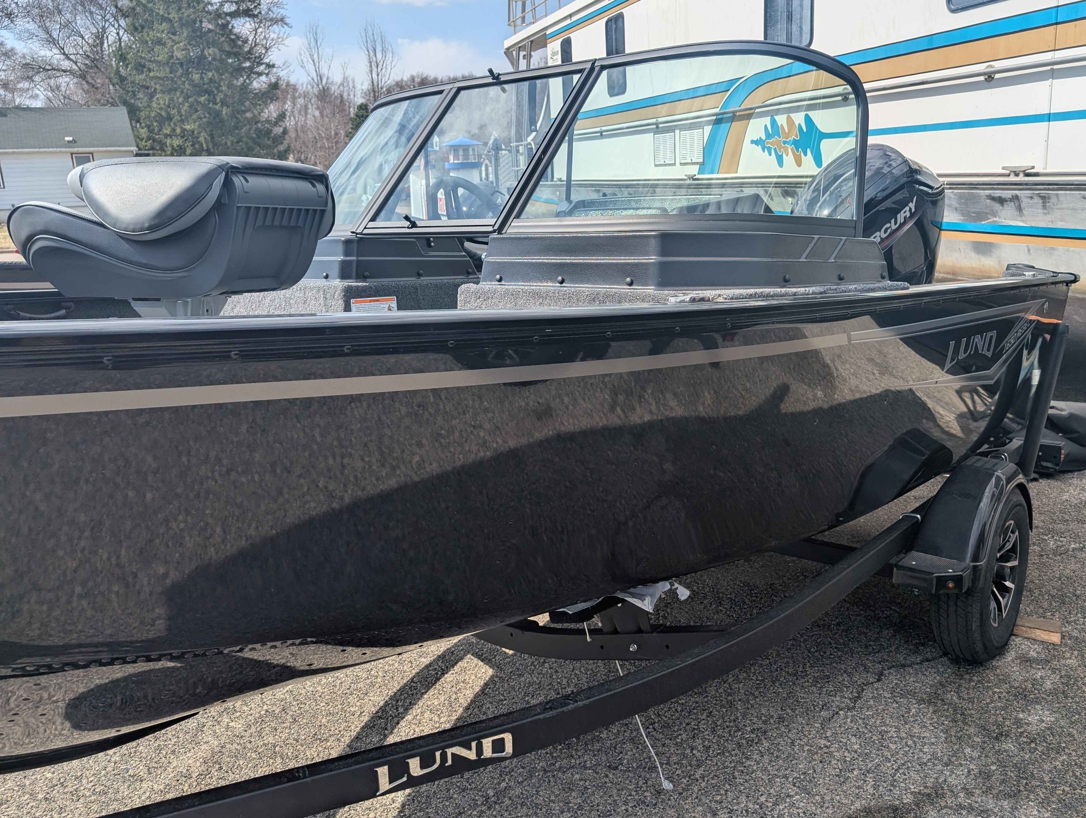 boat-carouselImage-image