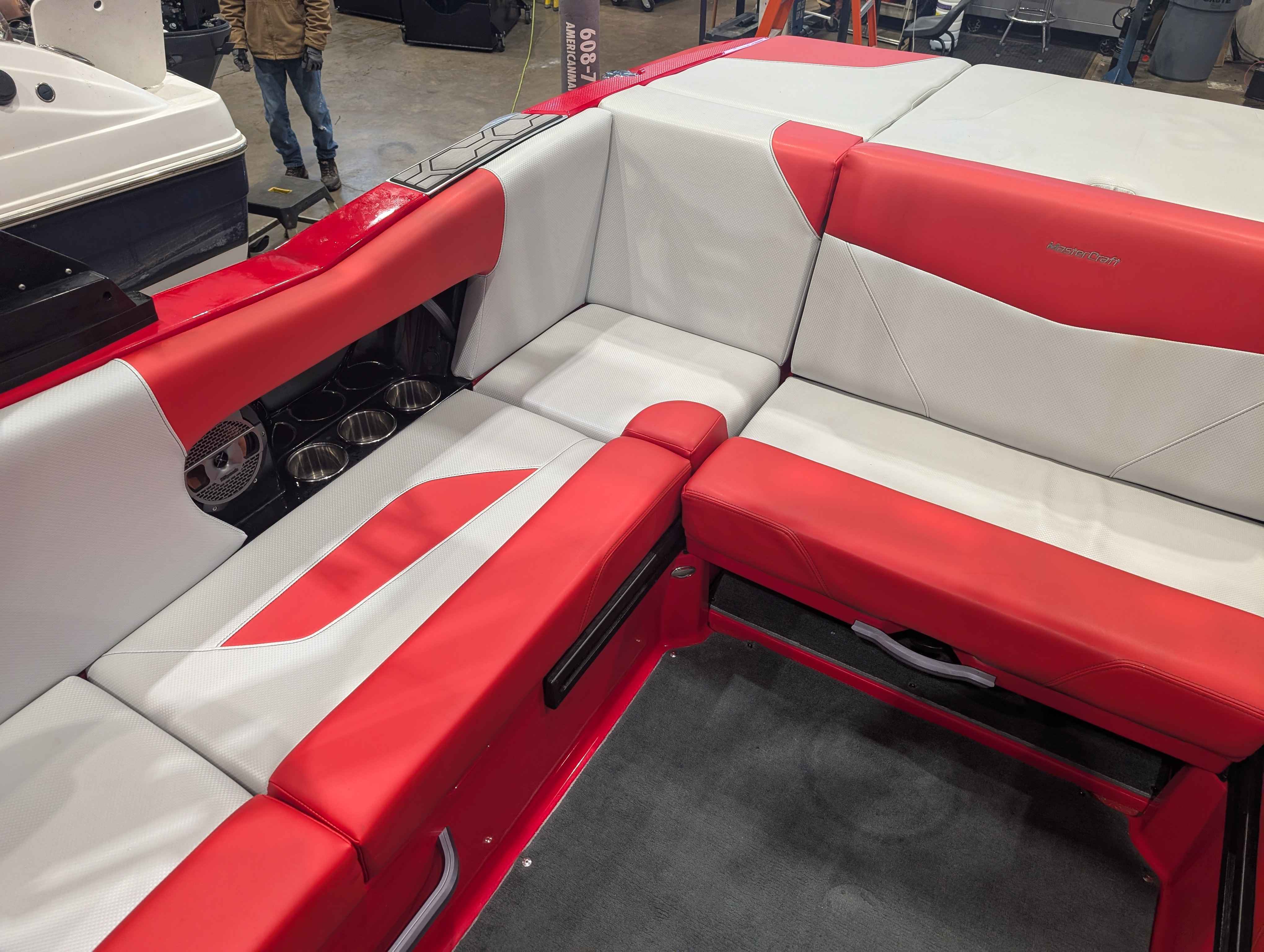 boat-carouselImage-image