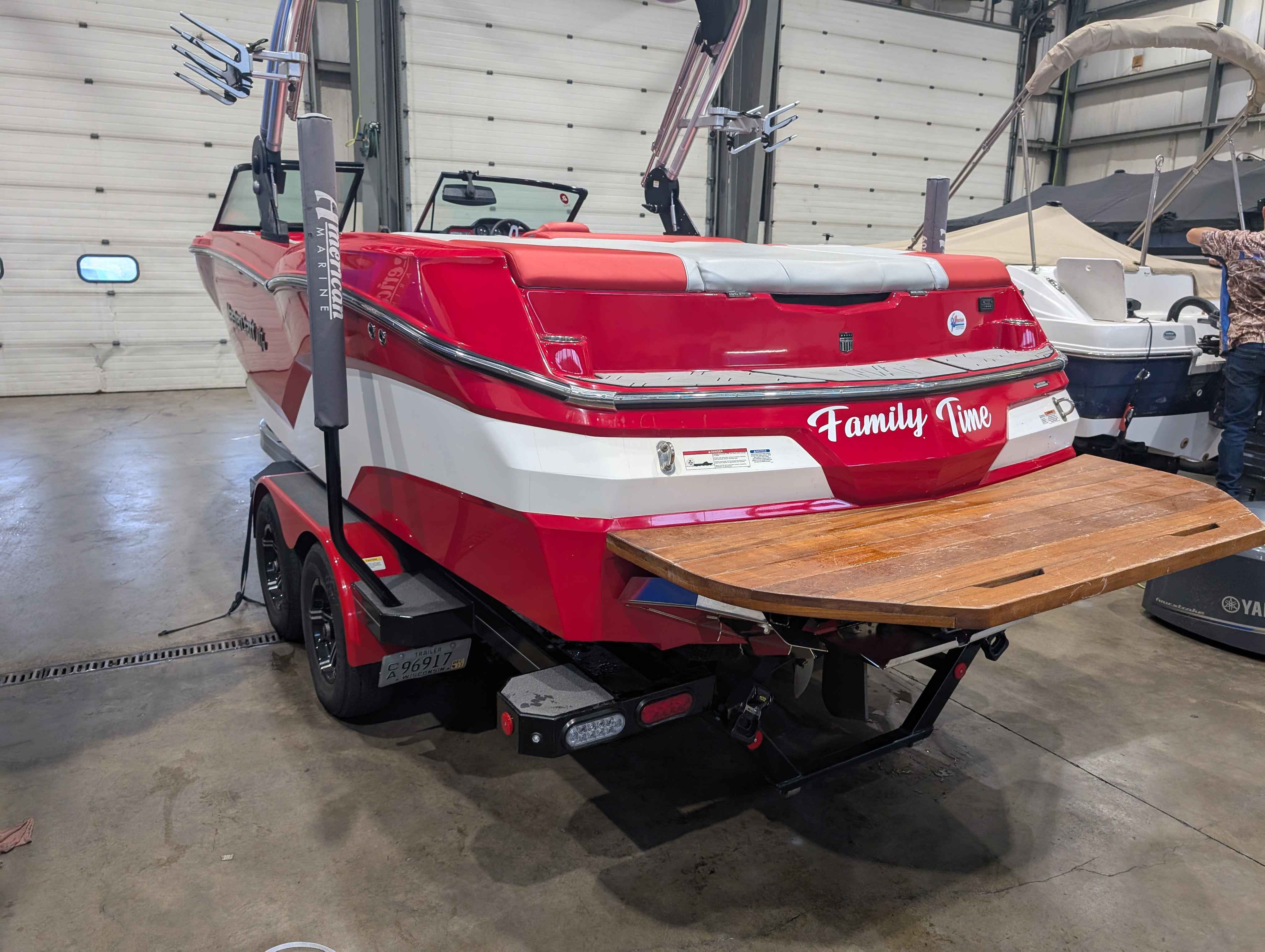 boat-carouselImage-image