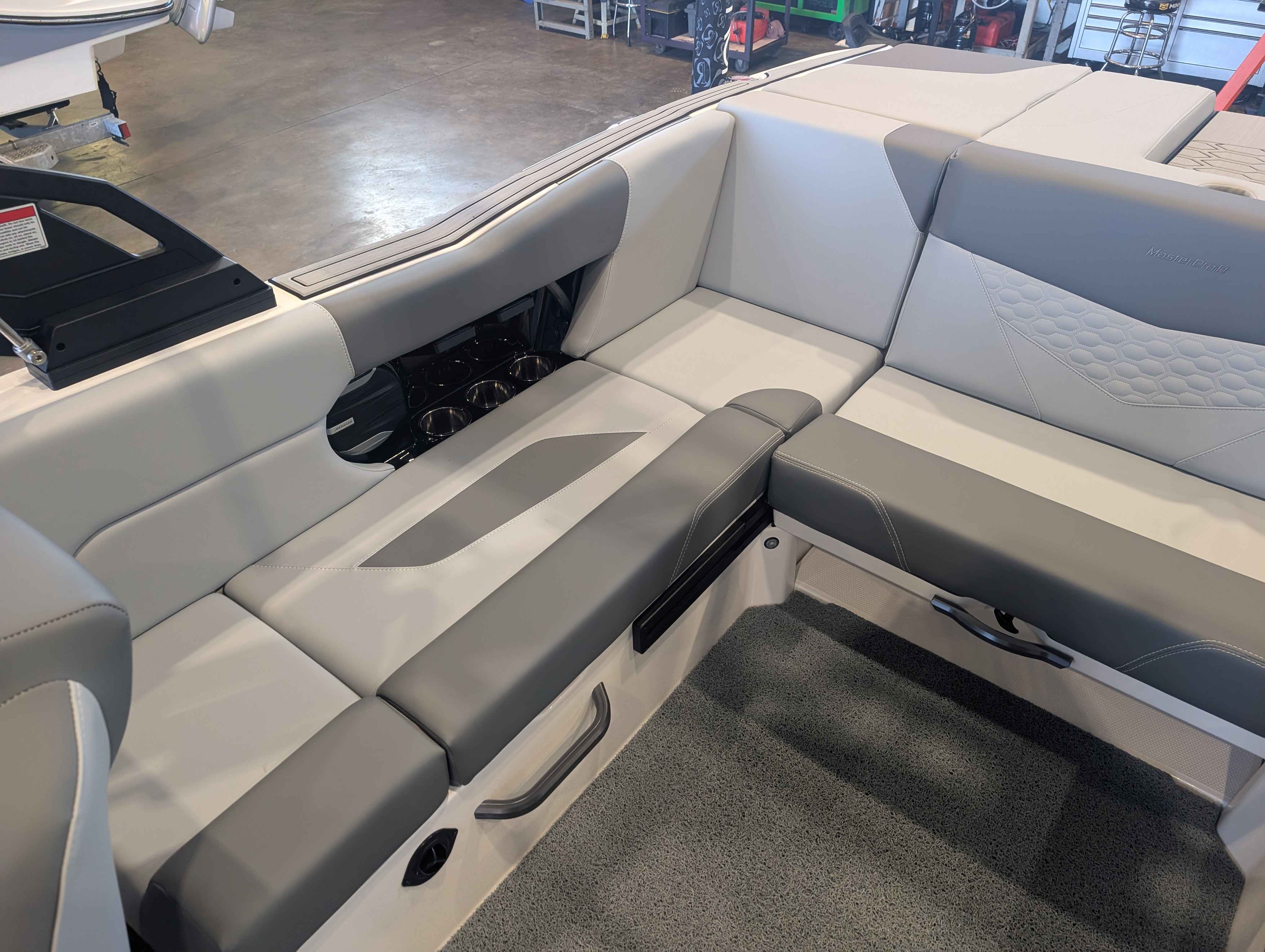 boat-carouselImage-image